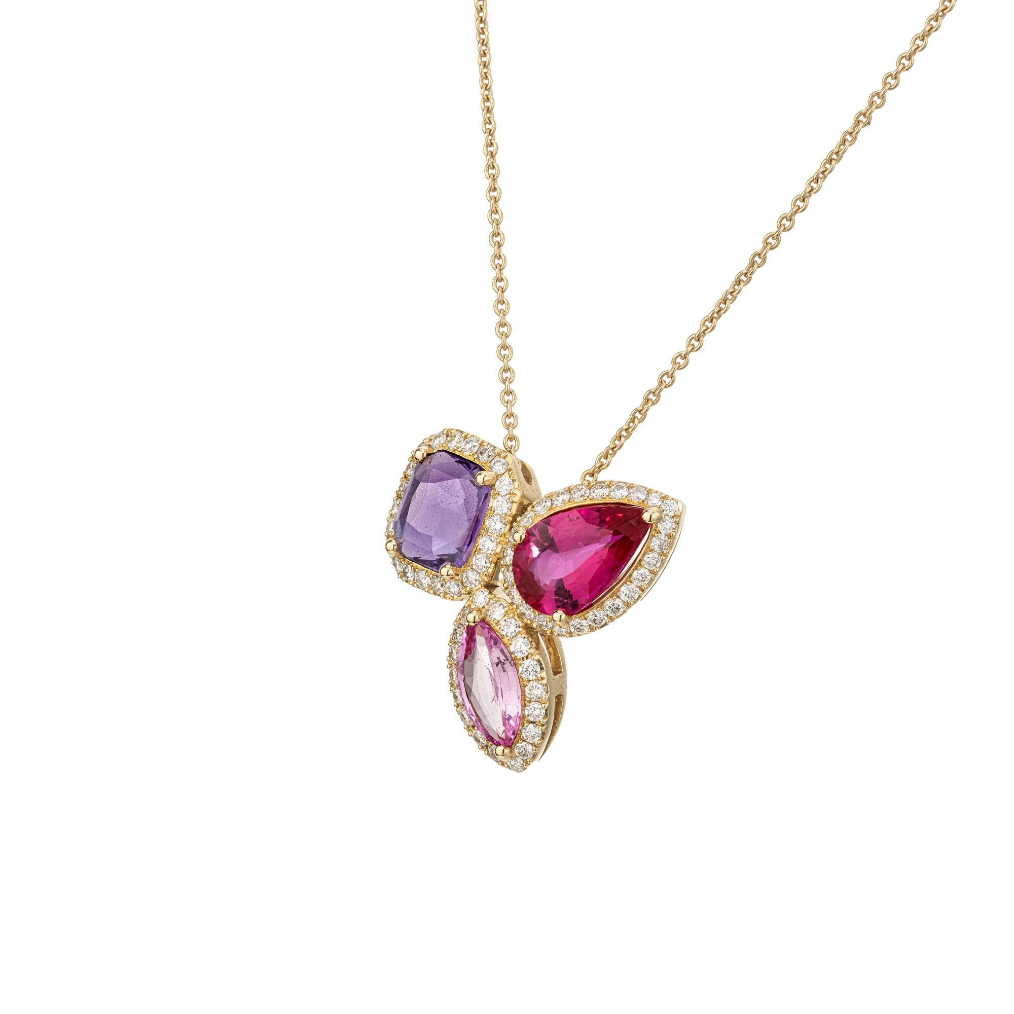 Taglio a goccia Collana a grappolo con zaffiri rosa e viola e diamanti in oro giallo 18 ct. in vendita