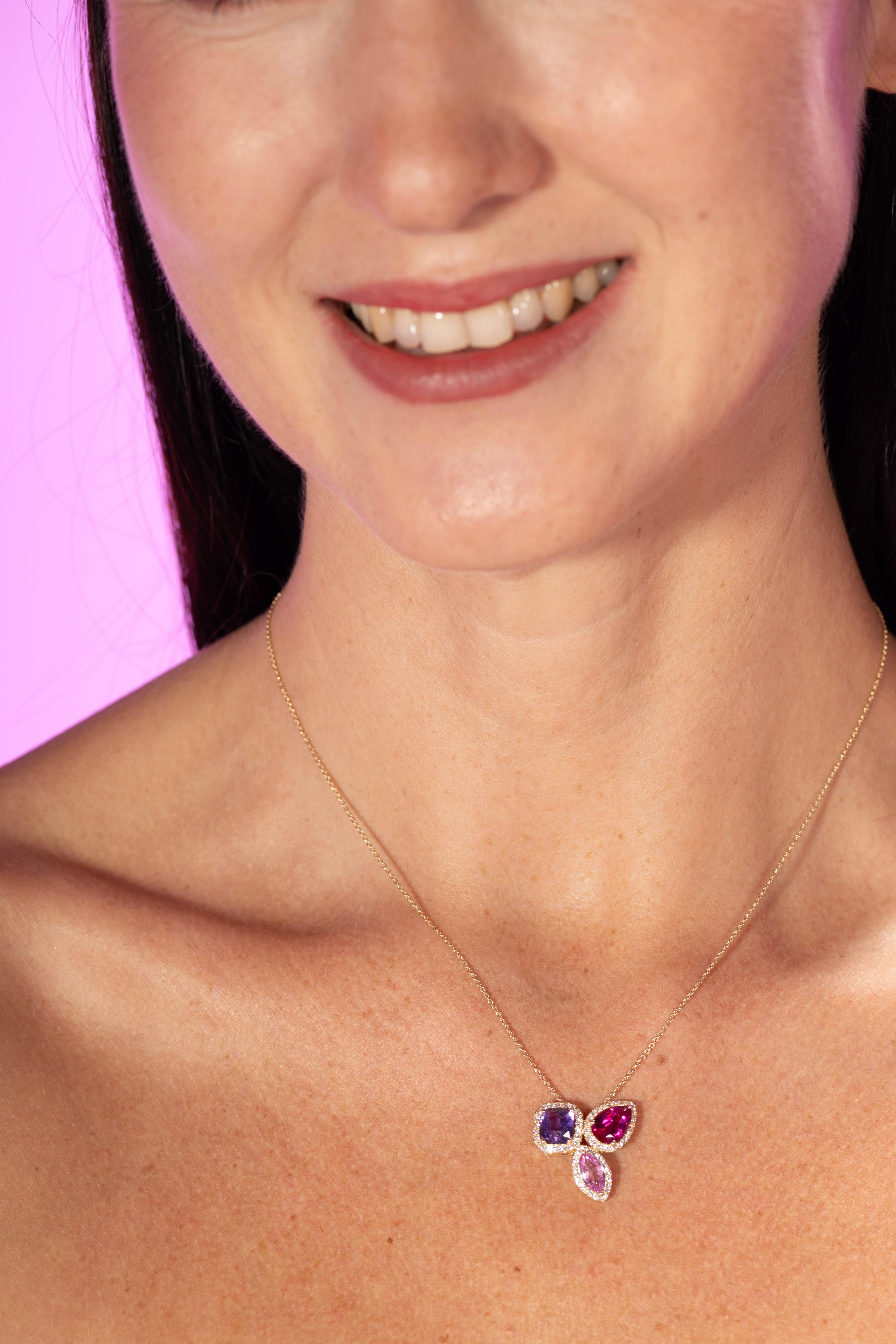 Collier en or jaune 18 carats avec saphirs roses et mauves et diamants en vente 2