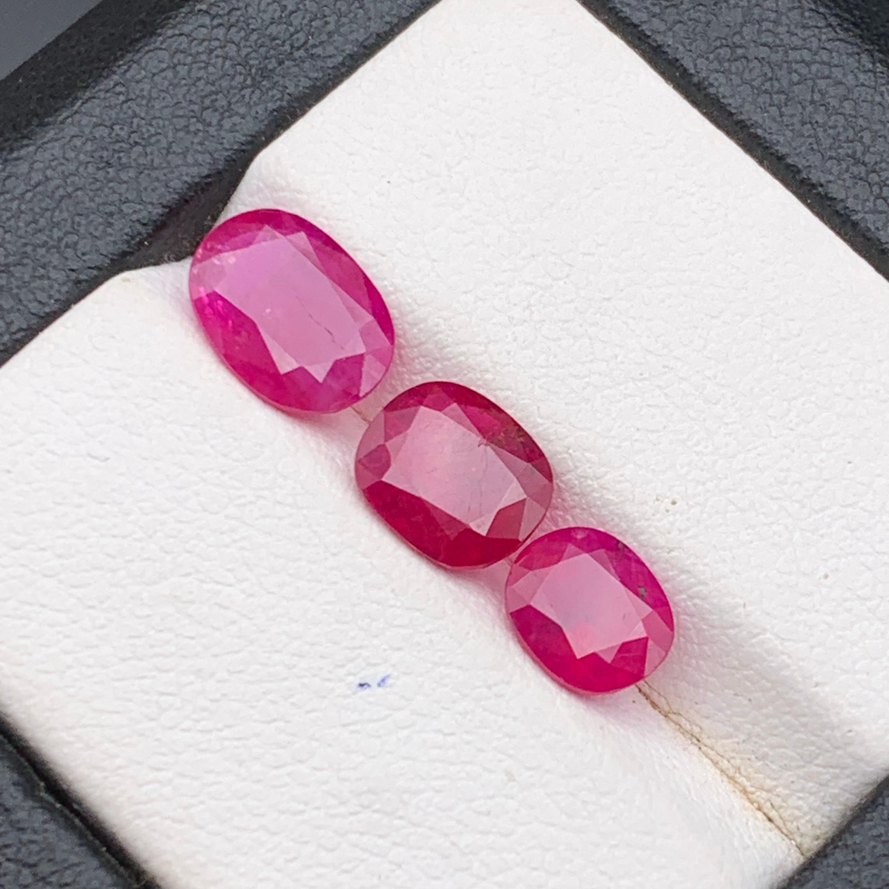 Rubino rosa e rosso 4,50 carati taglio ovale gemme naturali sfuse - pacco misura gioielli in vendita 4