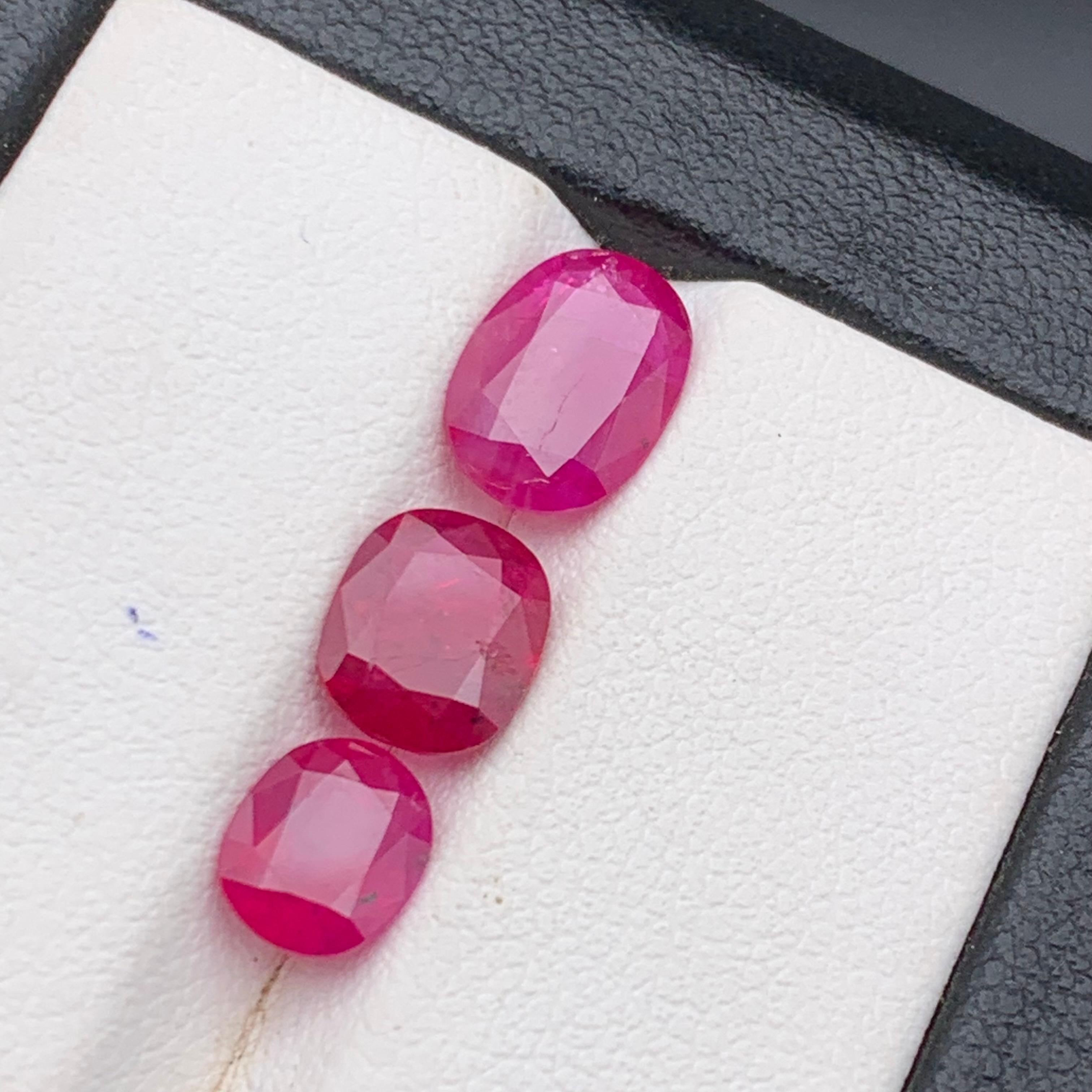 Gemme sciolte di colore rosa naturale e rubino rosso taglio ovale - Rubini preziosi autentici per gioielli, anelli di fidanzamento e incastonature di lusso personalizzate

💎 TIPO DI GEMMA: Rubino
⚖️ PESO: 4,50 Carati
FORMA E TAGLIO: Taglio ovale a