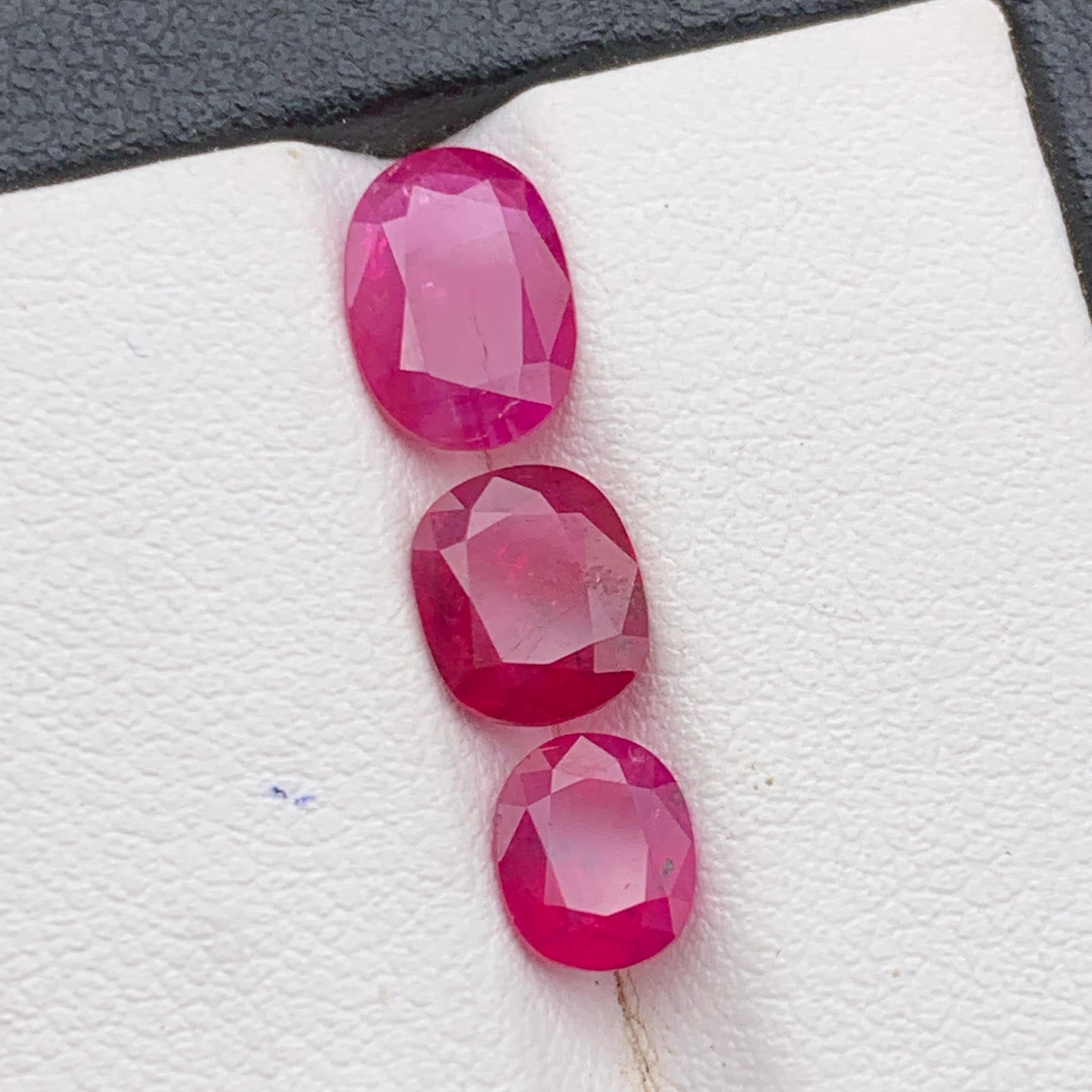 Contemporaneo Rubino rosa e rosso 4,50 carati taglio ovale gemme naturali sfuse - pacco misura gioielli in vendita