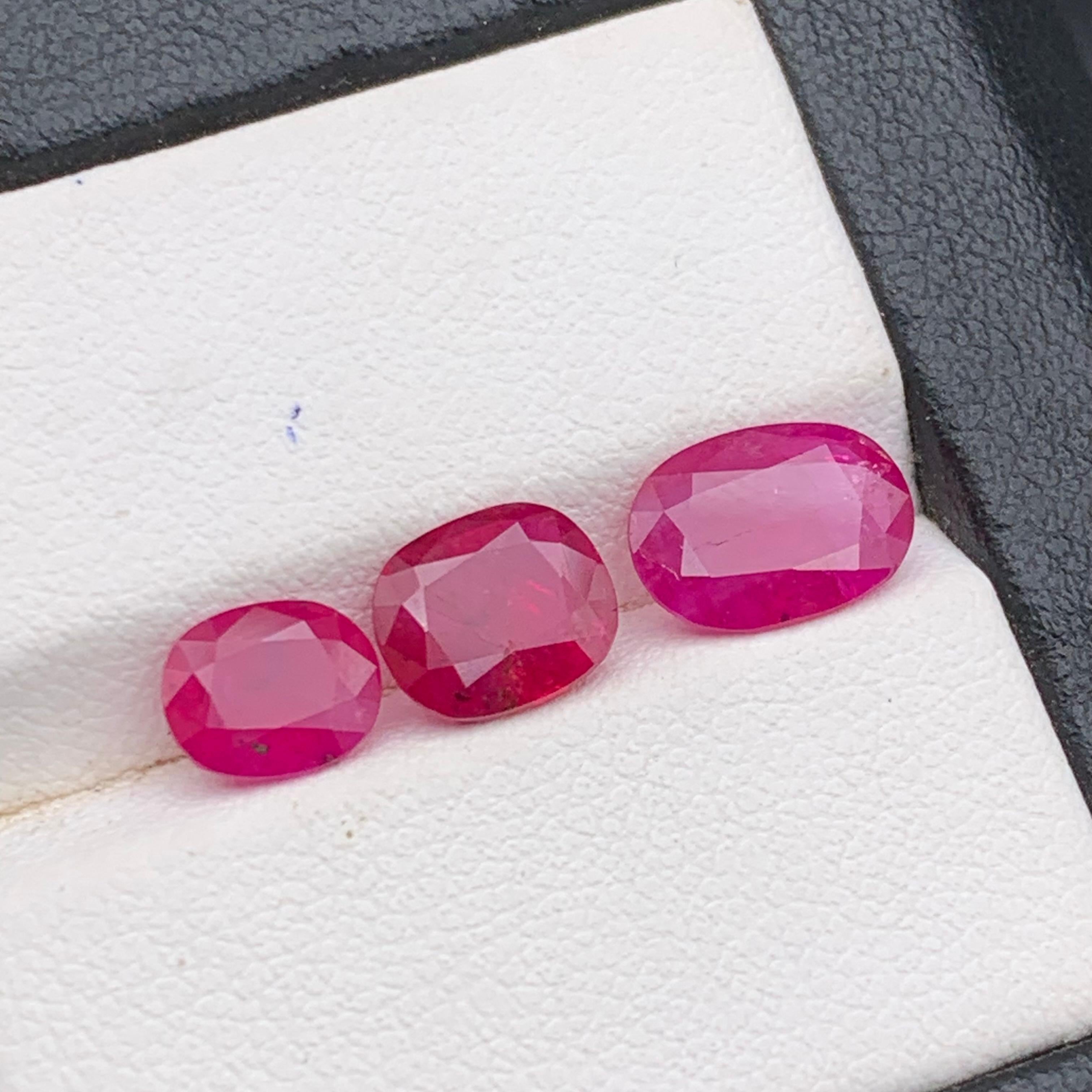 Rubino rosa e rosso 4,50 carati taglio ovale gemme naturali sfuse - pacco misura gioielli In condizioni Nuovo in vendita a Peshawar, PK