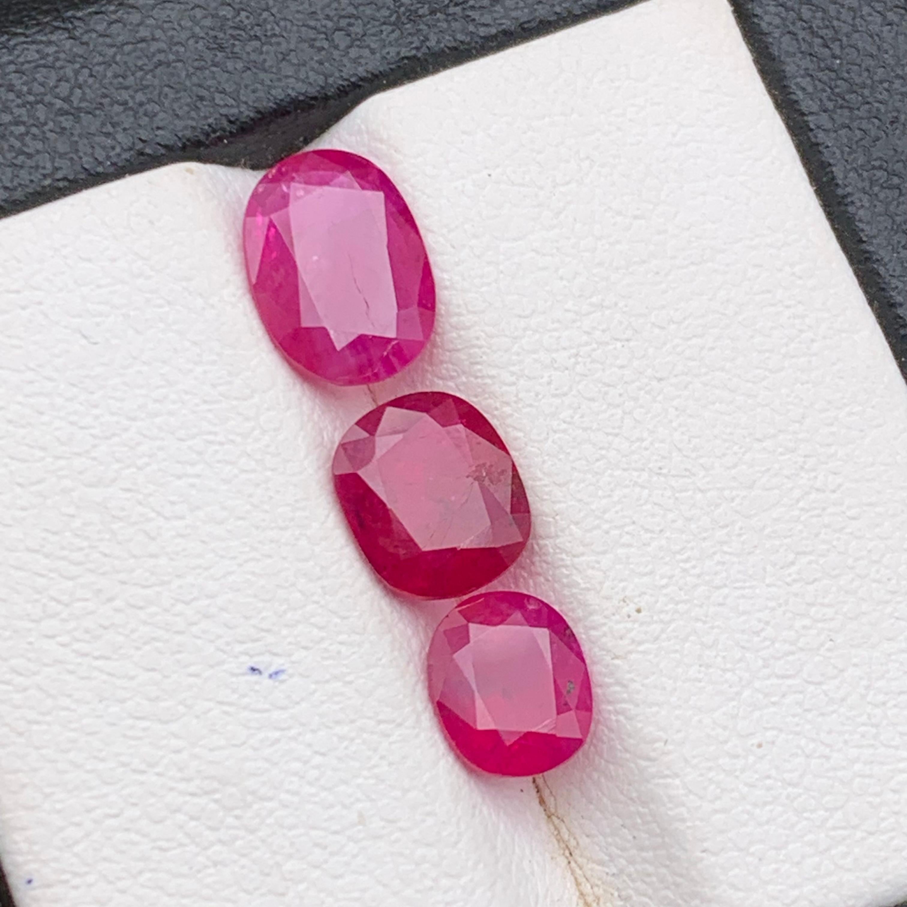 Rubino rosa e rosso 4,50 carati taglio ovale gemme naturali sfuse - pacco misura gioielli in vendita 1