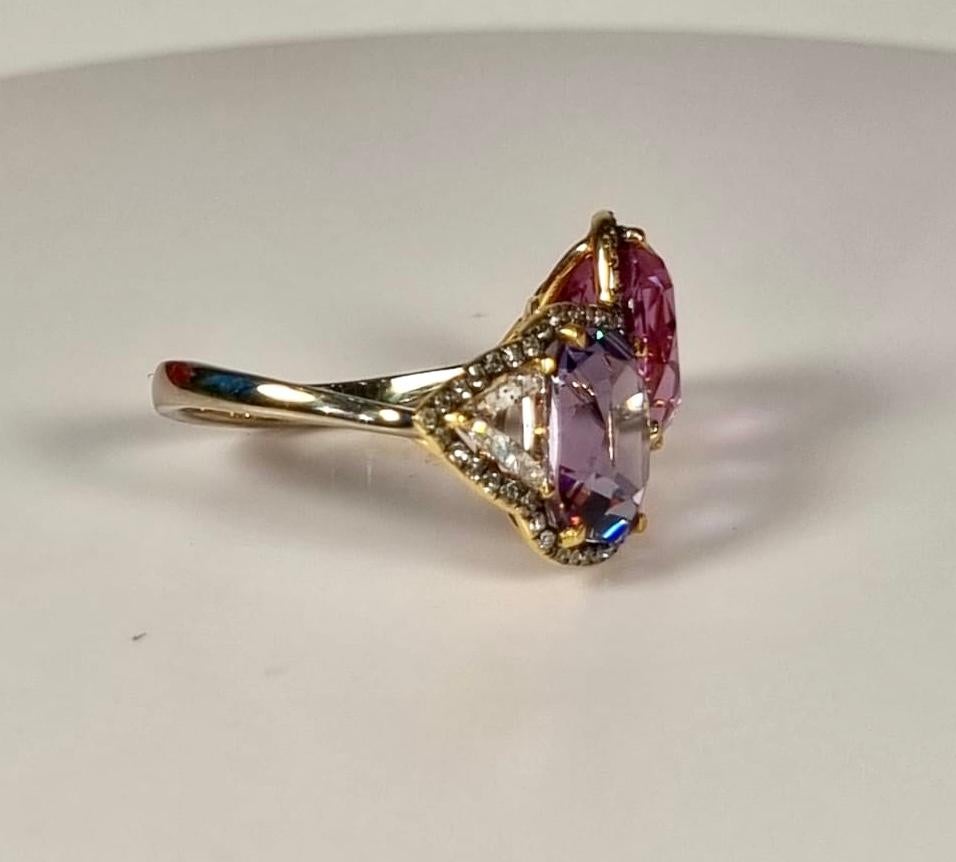 Ring aus 18 Karat Gold mit rosa und violetten Spinellen mit Diamanten (Zeitgenössisch) im Angebot