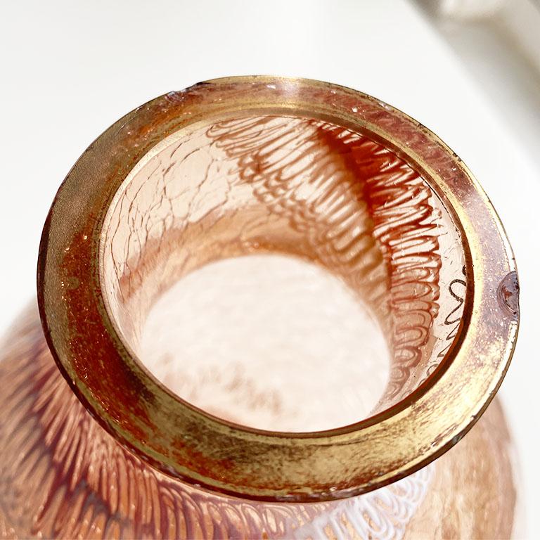 Americano Vaso in vetro artistico dipinto a crepe rosa e bianco in vendita