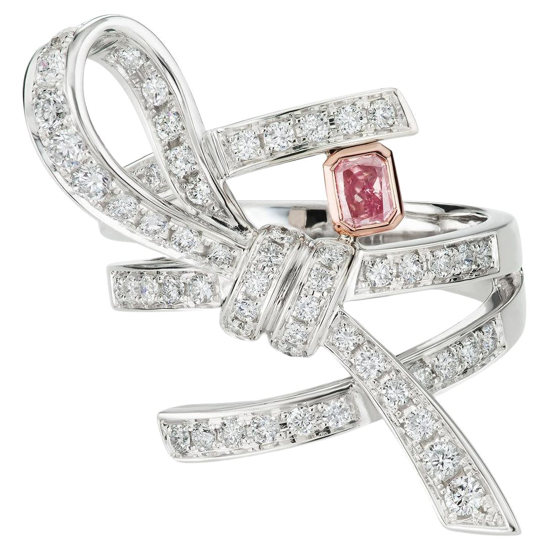 Rosa und weißer Diamant-Cocktailring mit Schleife