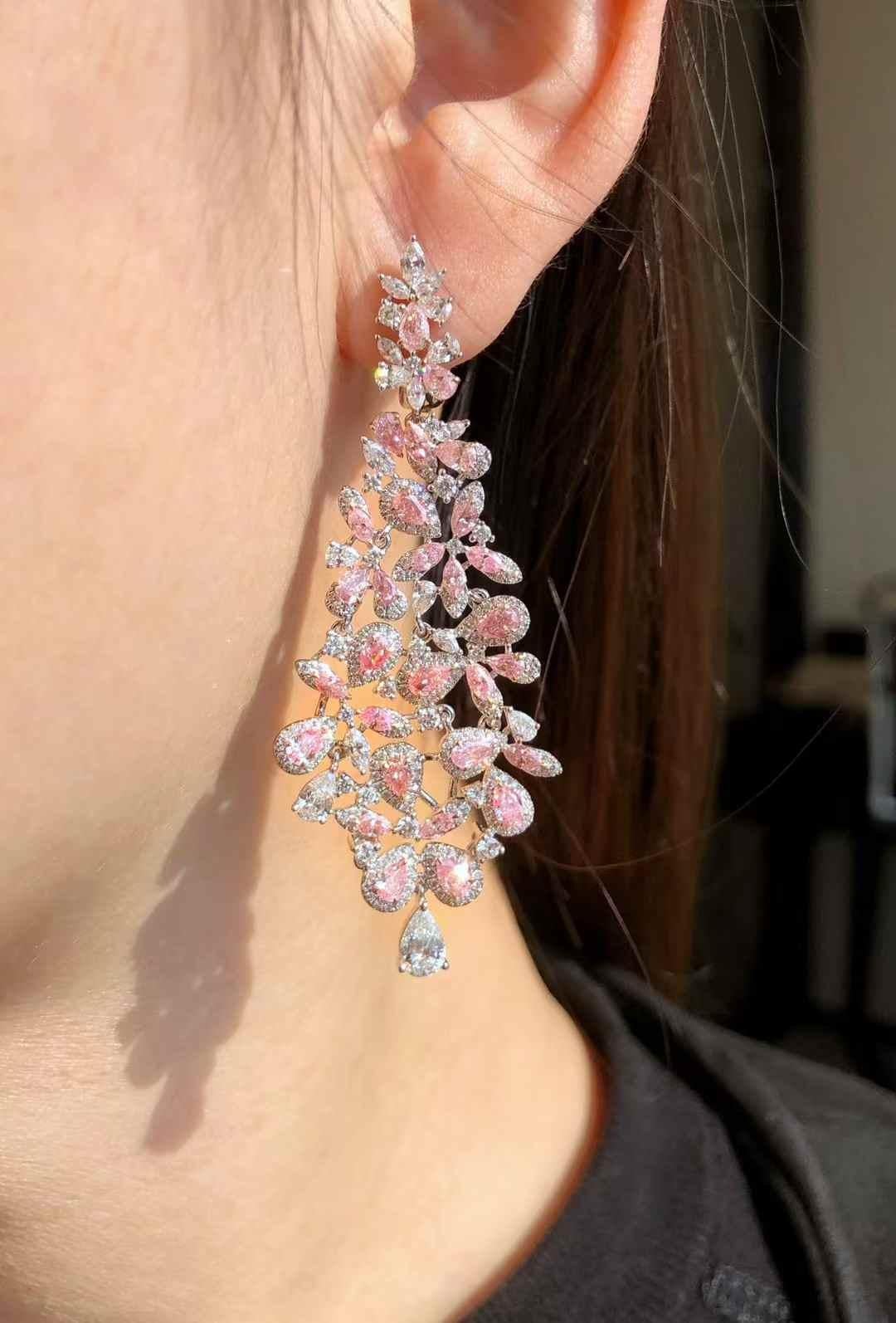 Orecchini pendenti con diamanti bianchi e rosa - Eze Jewelry In condizioni Nuovo in vendita a Bucharest, Romania