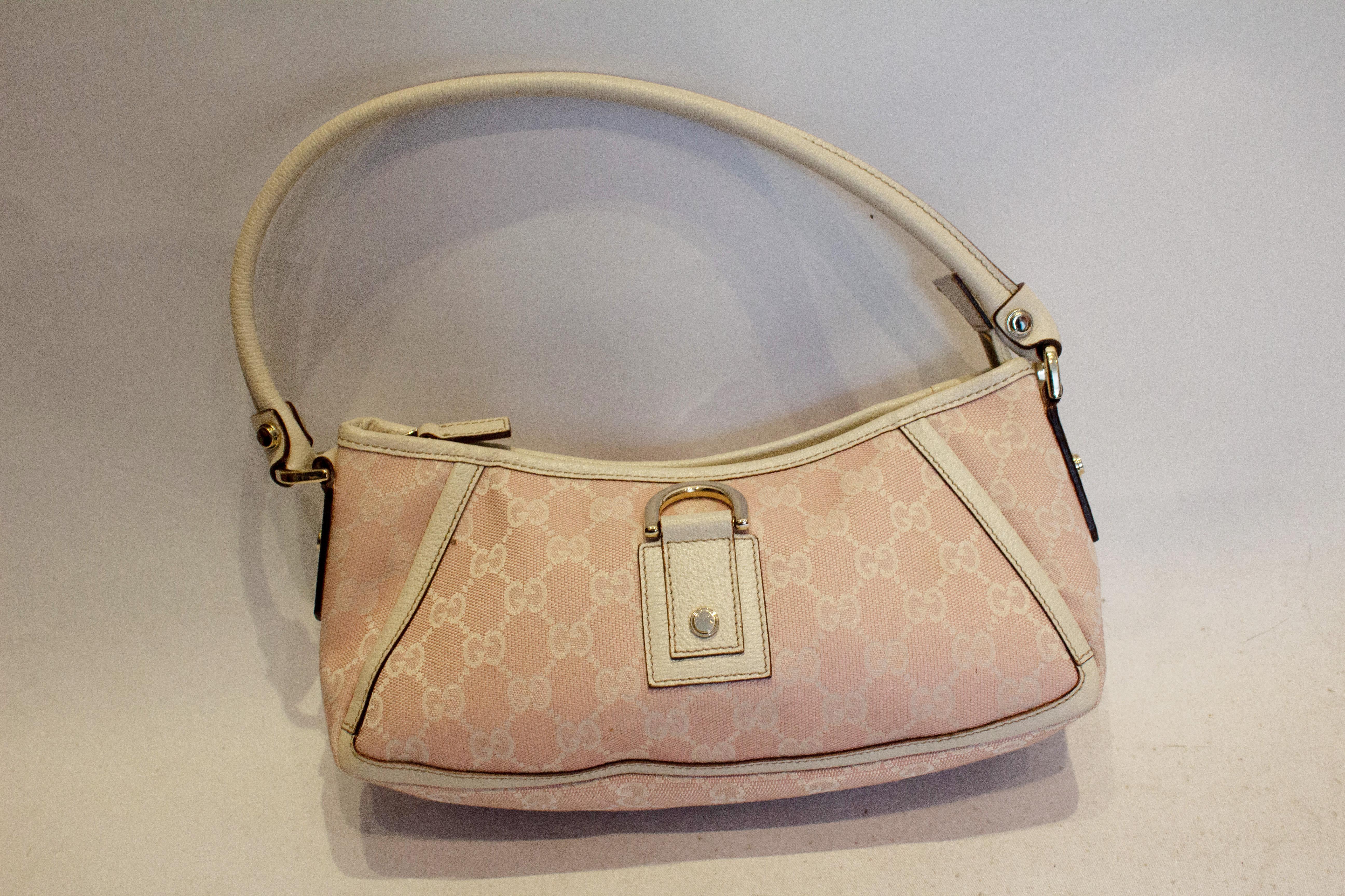 Pink and White Gucci Handbag In Good Condition In London, GB