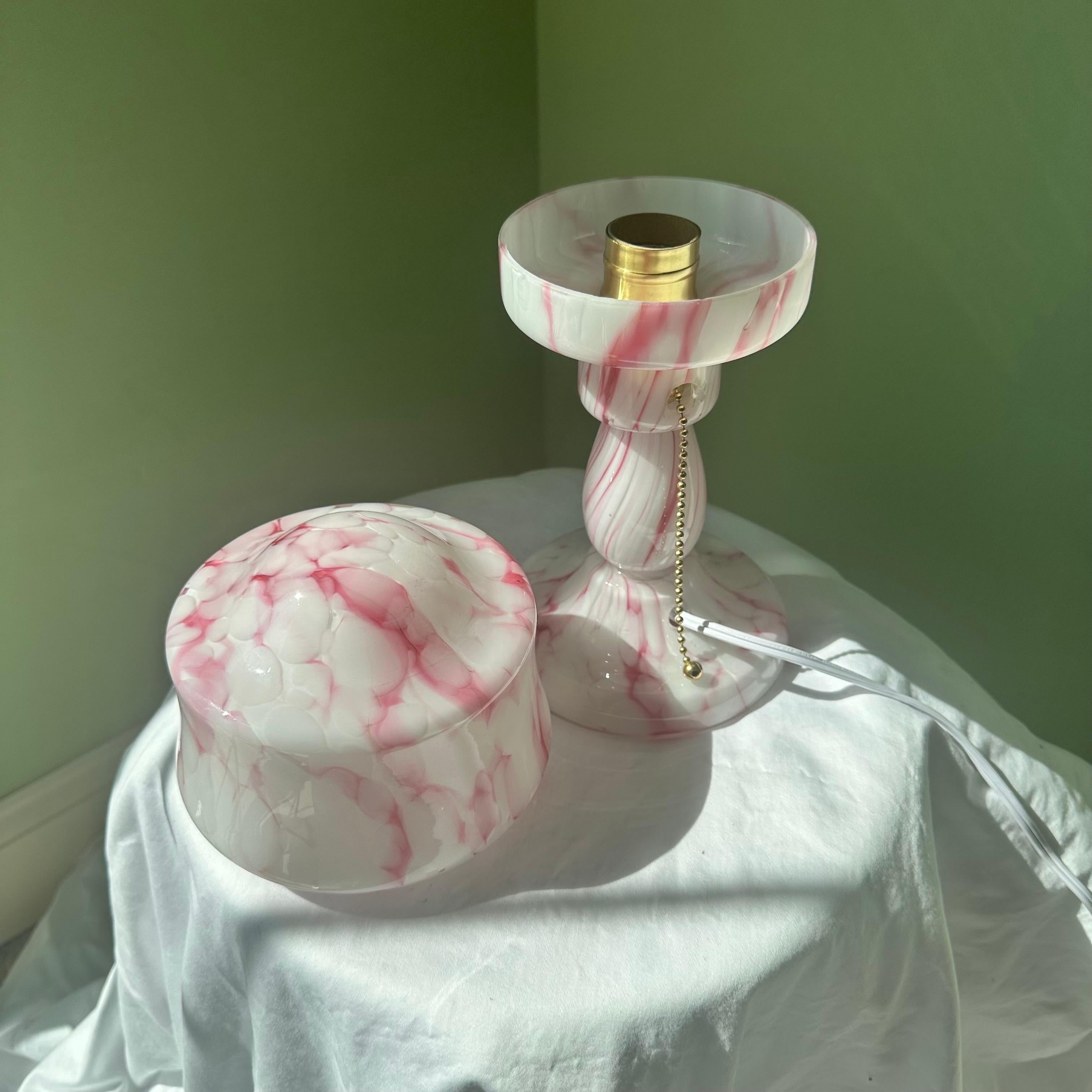 Pink and White Modernist Art Deco Glass Mushroom Table Lamp In Good Condition For Sale In Amityville, NY