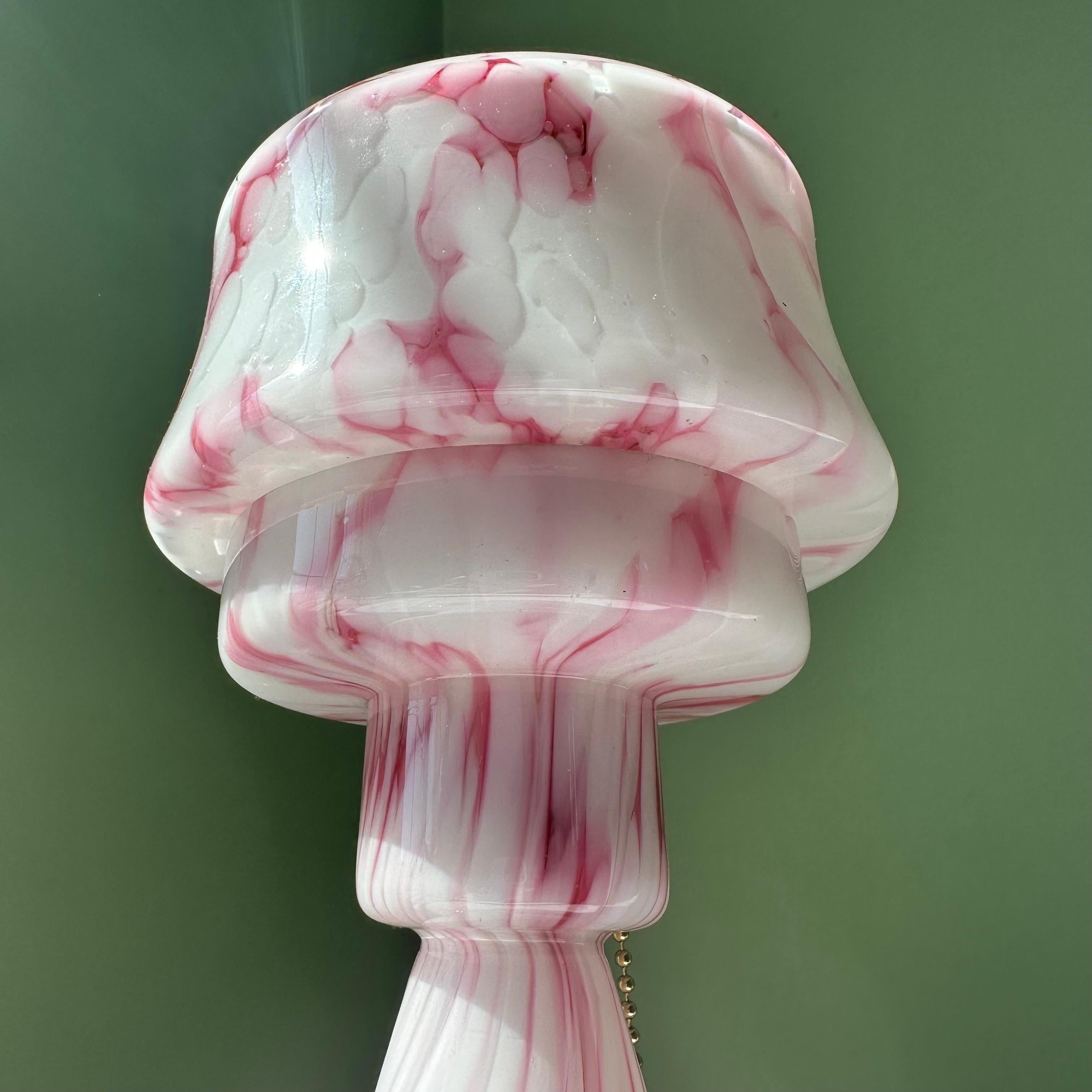 Mid-20th Century Pink and White Modernist Art Deco Glass Mushroom Table Lamp For Sale