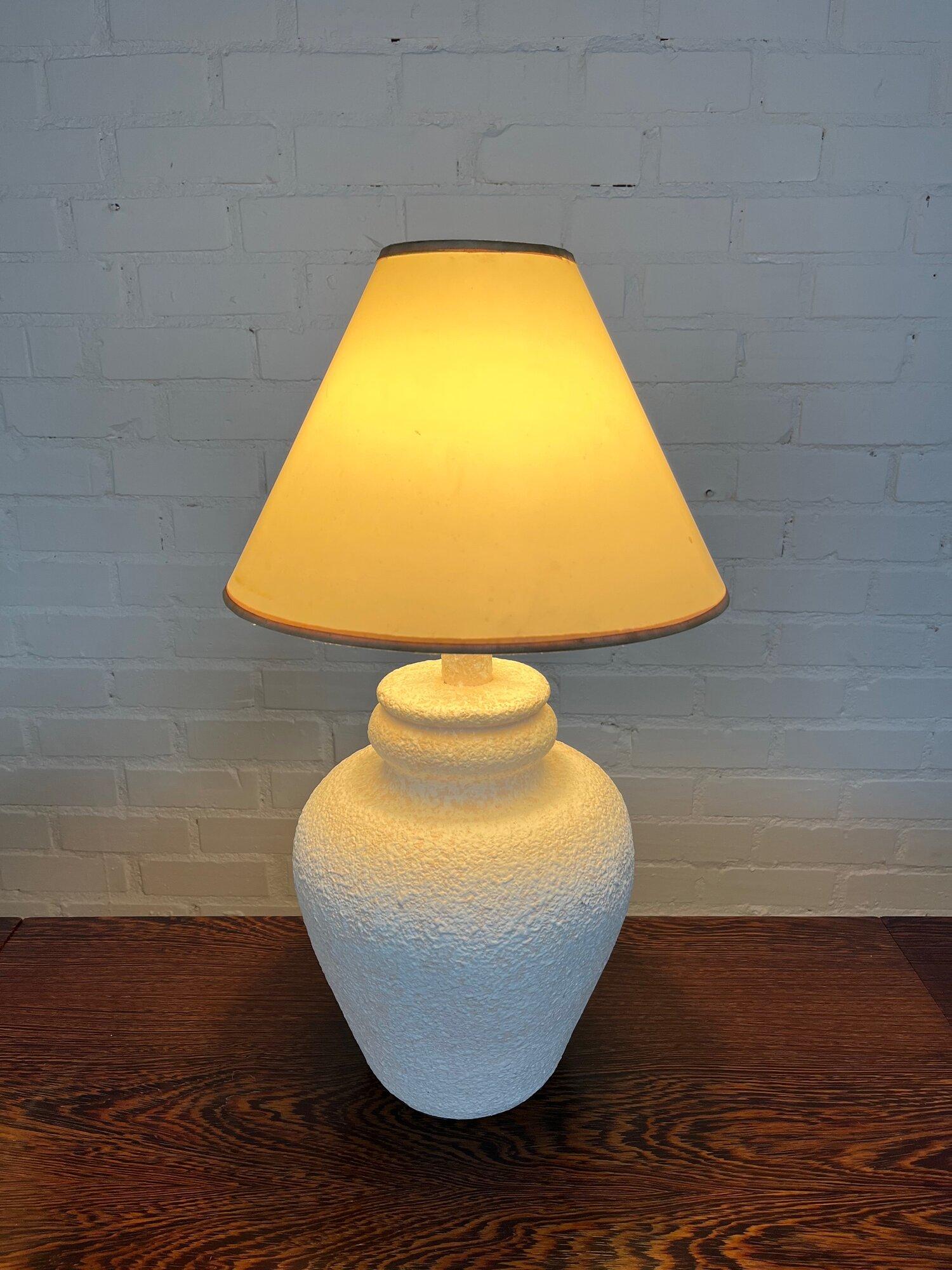 Pink and White Vintage Table Lamps 'No Shade' In Good Condition For Sale In Los Angeles, CA
