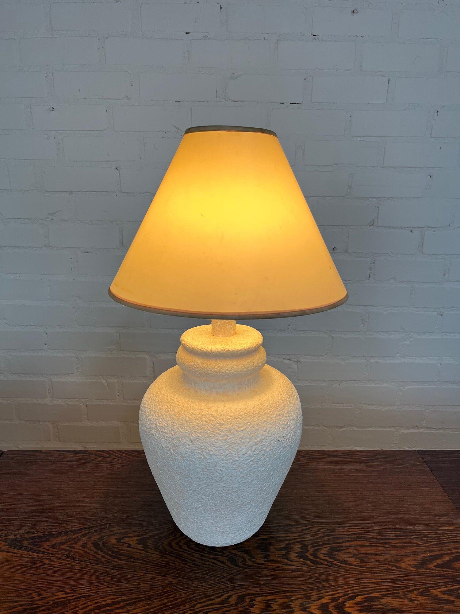 20th Century Pink and White Vintage Table Lamps 'No Shade' For Sale