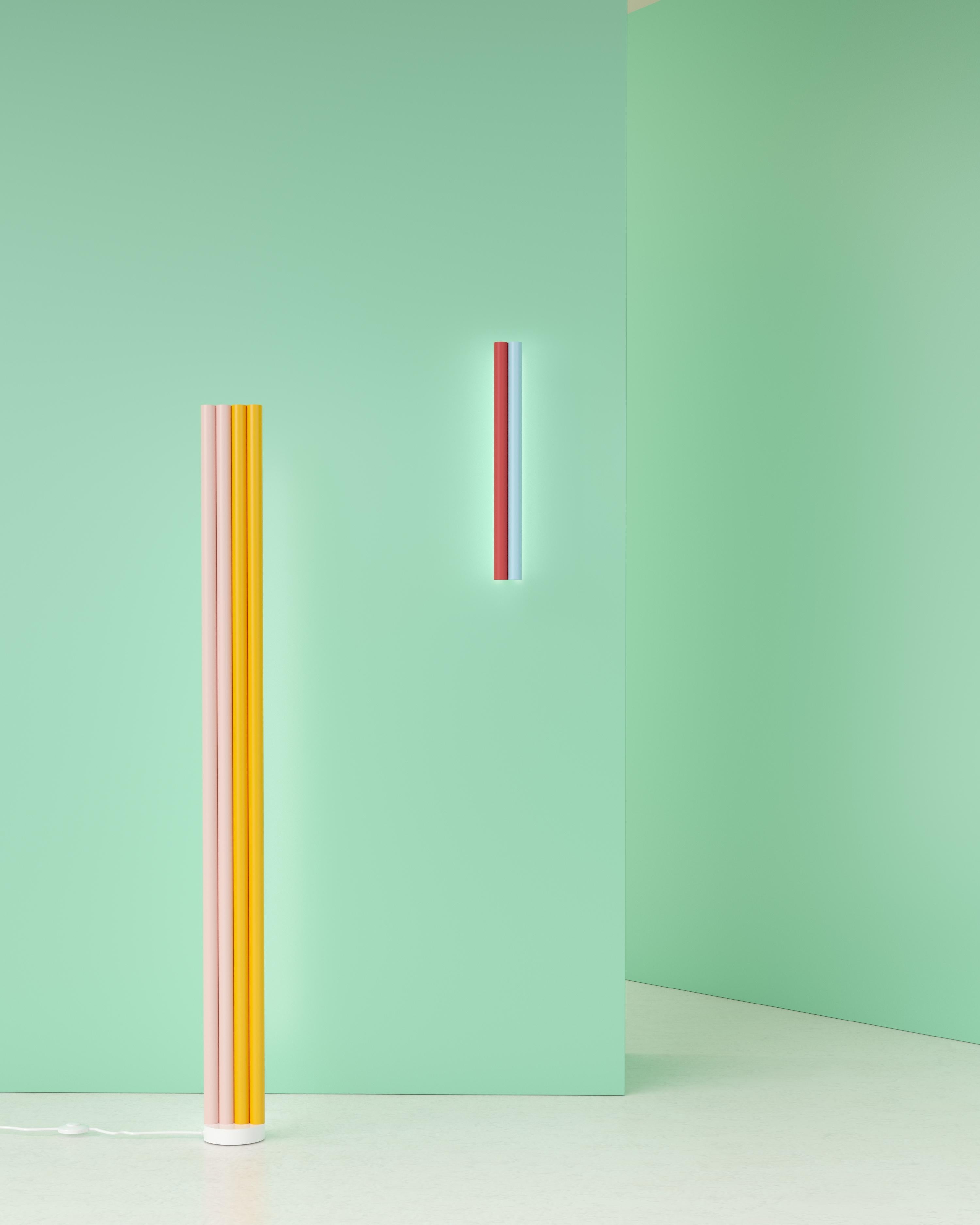 Rosa und gelbe Parallele Röhren Bodenleuchte von Atelier Areti
Abmessungen: D 12 x H 143 cm.
MATERIALIEN: Pulverbeschichtetes Metall.

Erhältlich in anderen Farben. Bitte kontaktieren Sie uns.

Alle unsere Lampen können je nach Land verkabelt