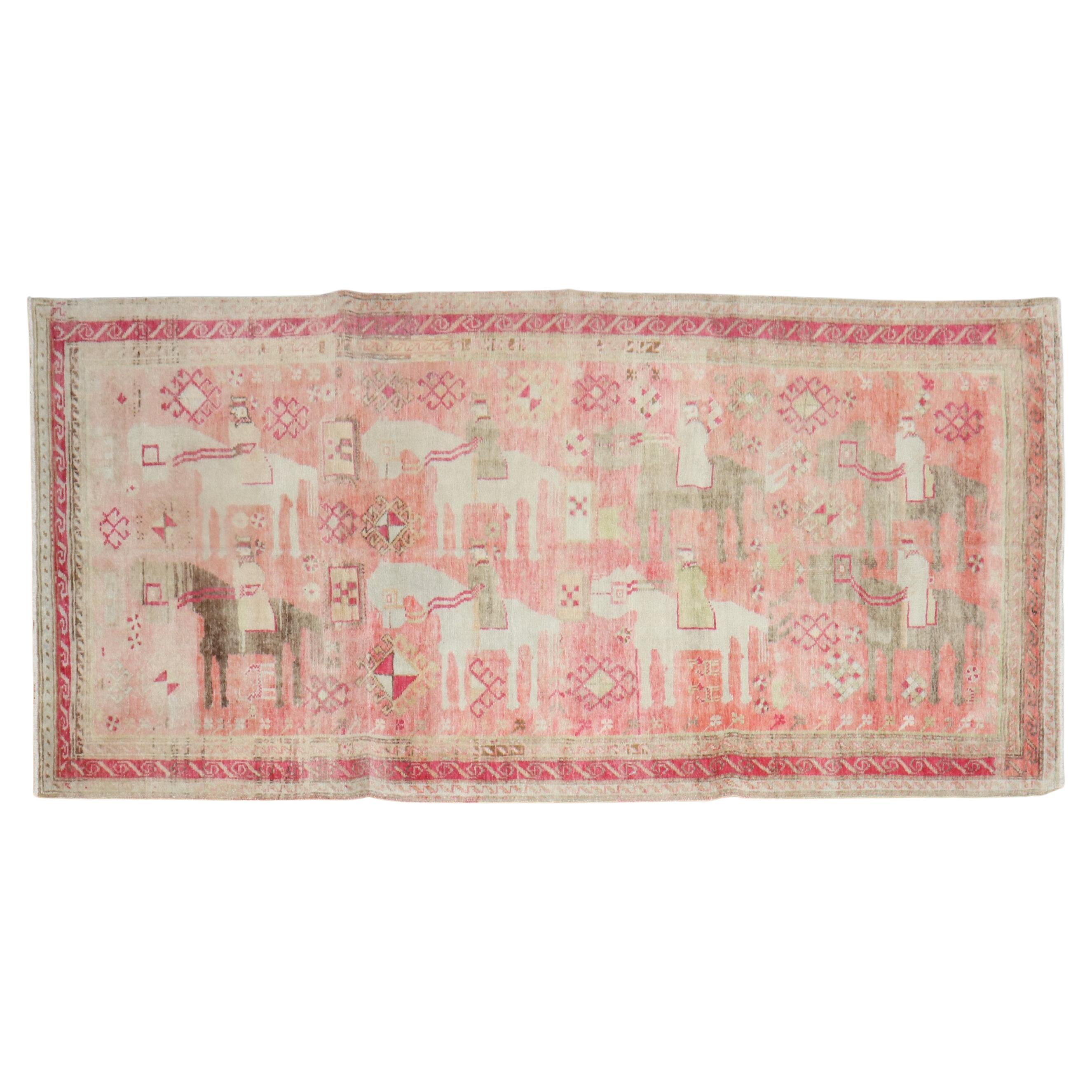 Rosa antiker Karabagh Karavan-Teppich in Rosa im Angebot