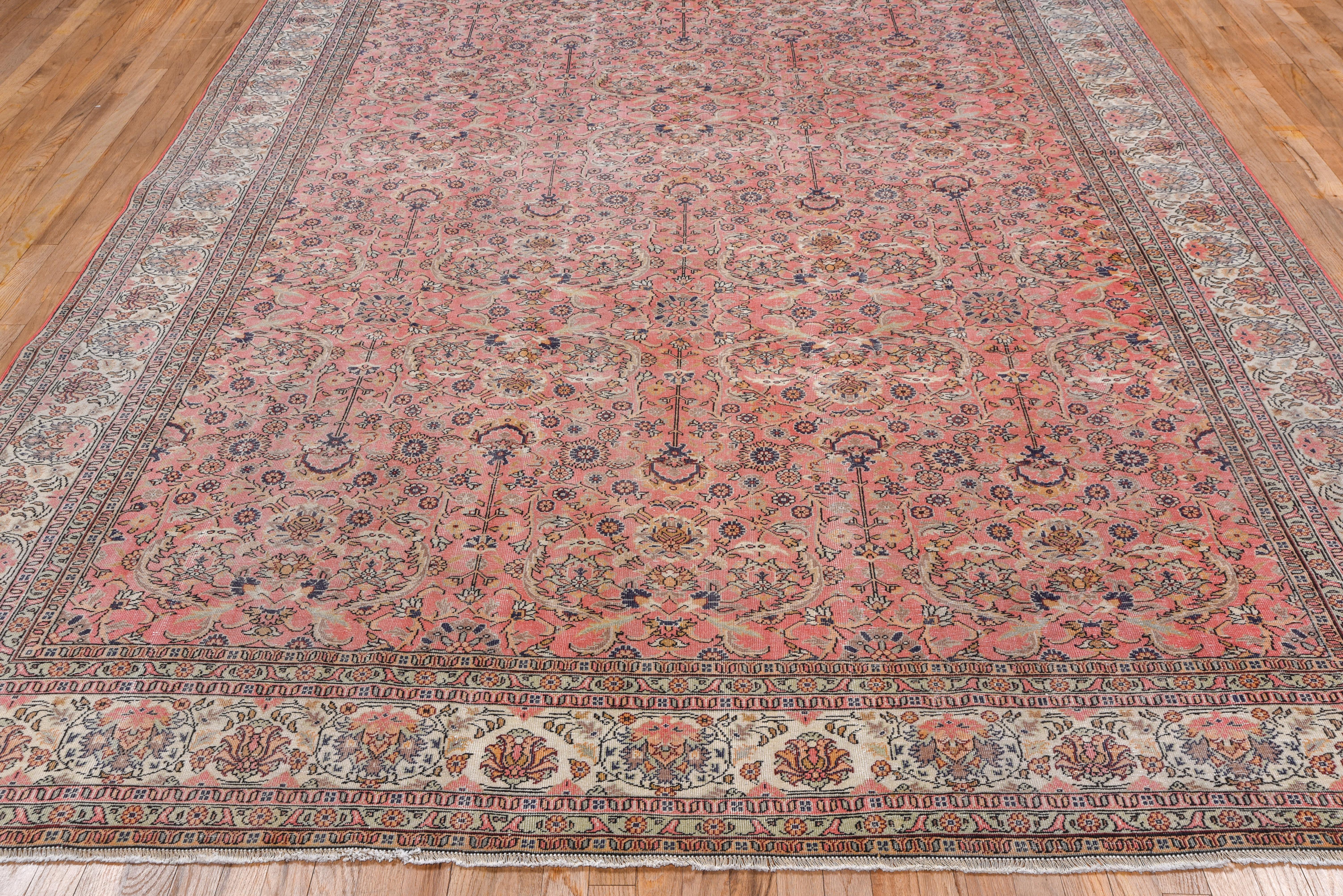 The all-over repeating round arabesque and curved leaf all-over pattern covers the pearl field and is set within an ecru main border
of petal palmettes. Sivas carpets from eastern Turkey often follow Tabriz models.
 