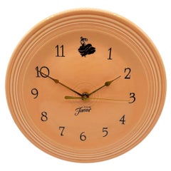 Rosa "Aprikose" Fiestaware Keramikteller Wanduhr von Homer Laughlin