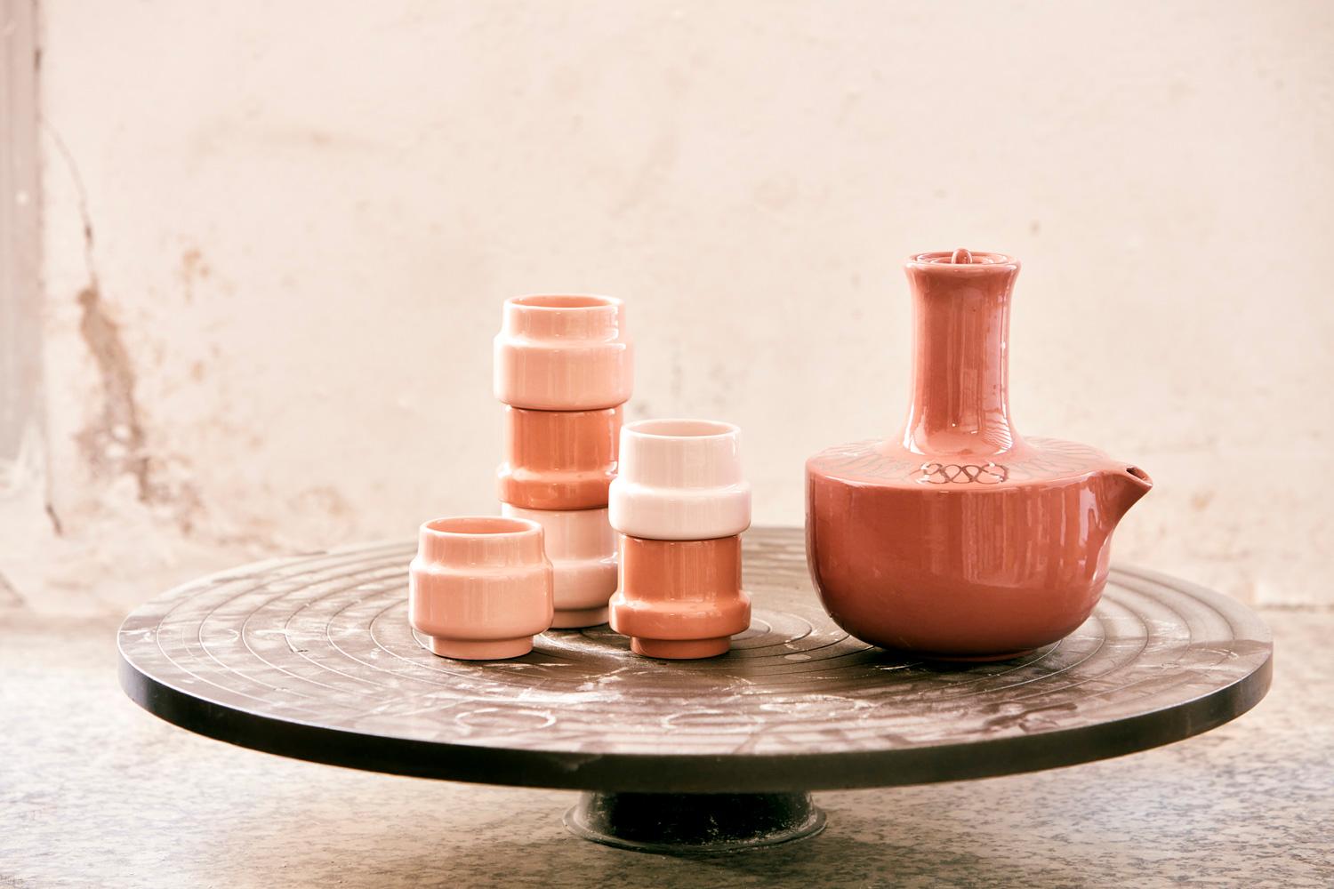 Arabicisches Porzellan-Couchtisch-Set Modell „Doobide“ mit Krug und Tassen (Islamisch) im Angebot