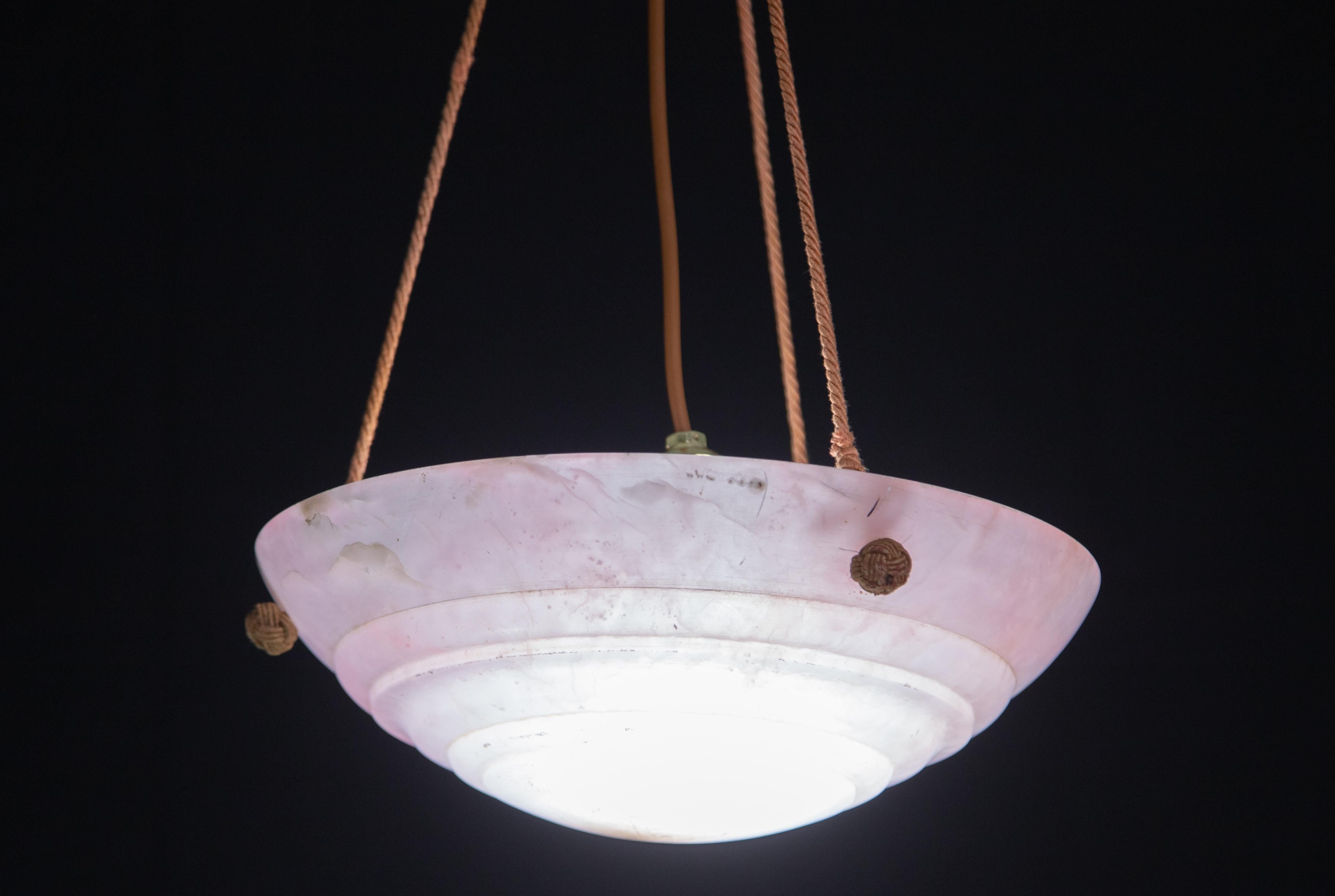 Pink Art Deco Alabaster Pendant, 1940s In Good Condition For Sale In Roma, IT