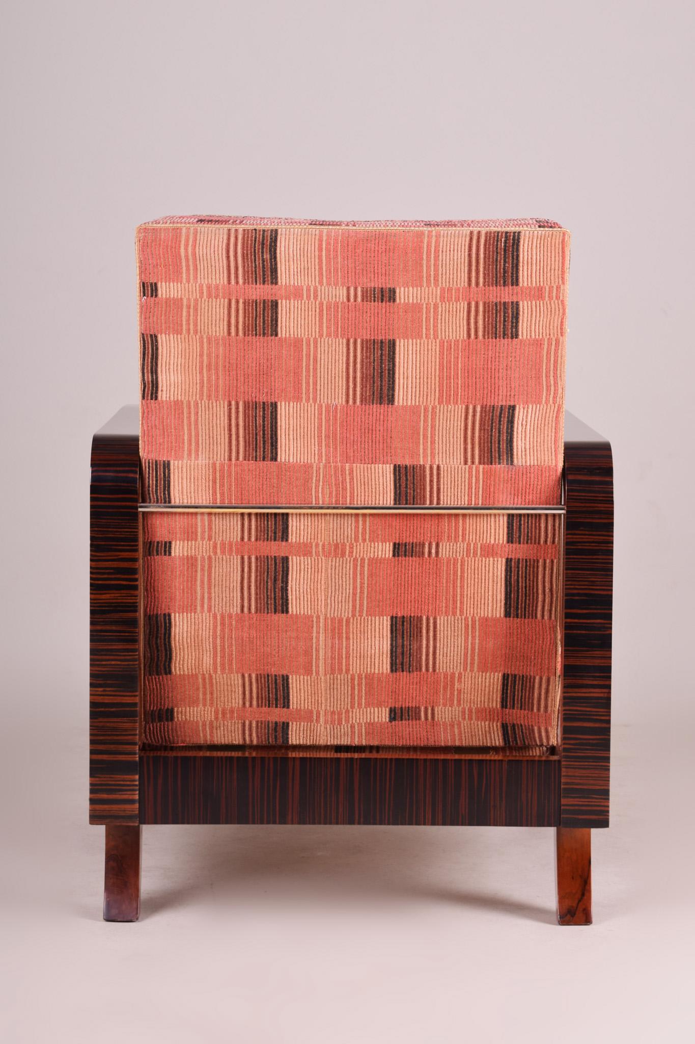Rosa Art-Déco-Sessel, hergestellt in den 1930er Jahren in Tschechien und restauriert, Originalstoff im Angebot 3