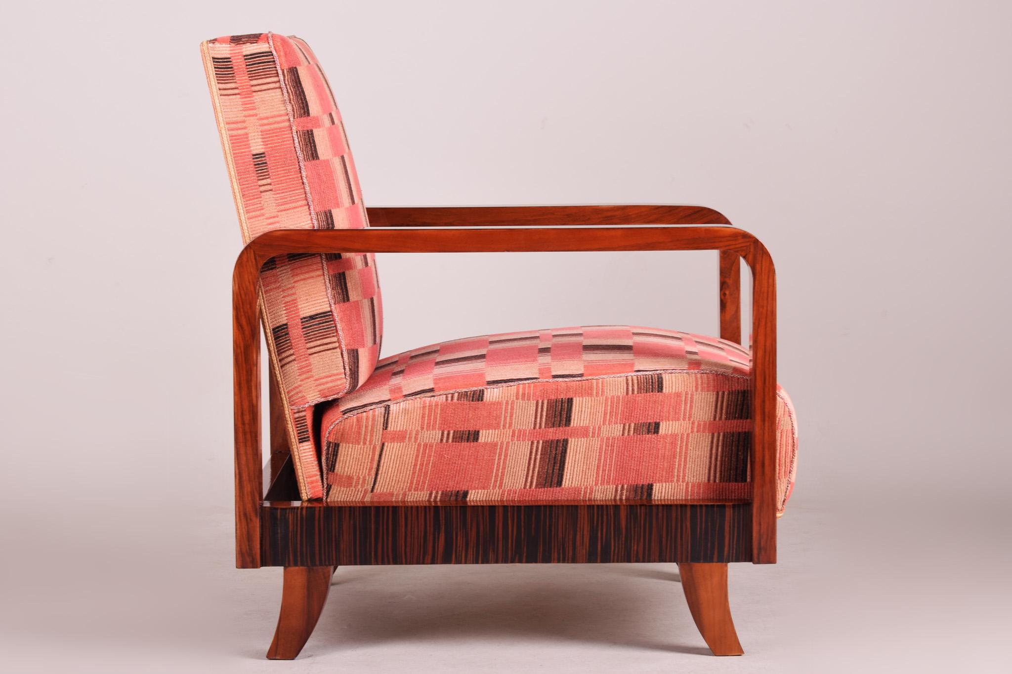Rosa Art-Déco-Sessel, hergestellt in den 1930er Jahren in Tschechien und restauriert, Originalstoff im Angebot 6