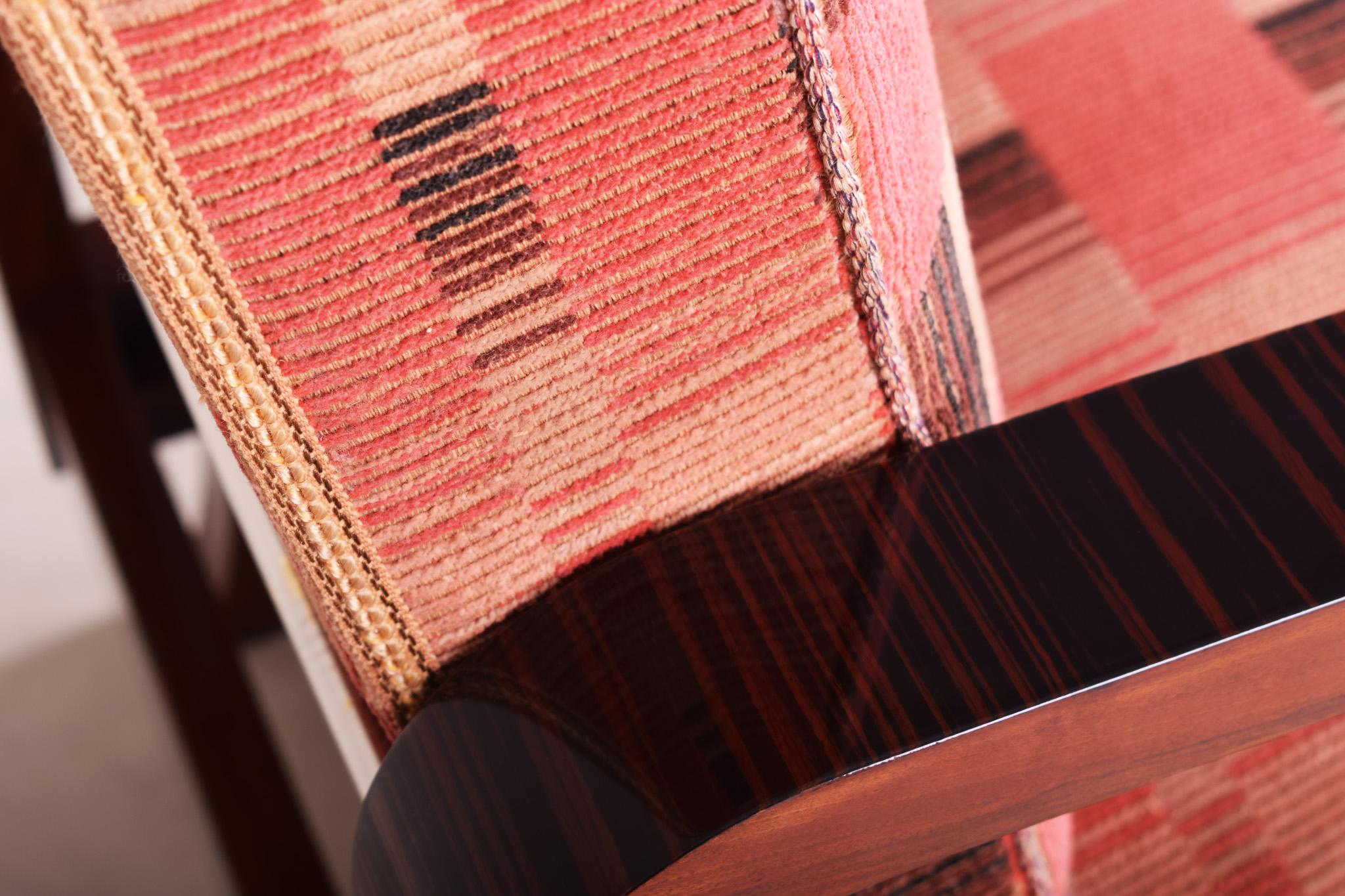 Rosa Art-Déco-Sessel, hergestellt in den 1930er Jahren in Tschechien und restauriert, Originalstoff im Angebot 11