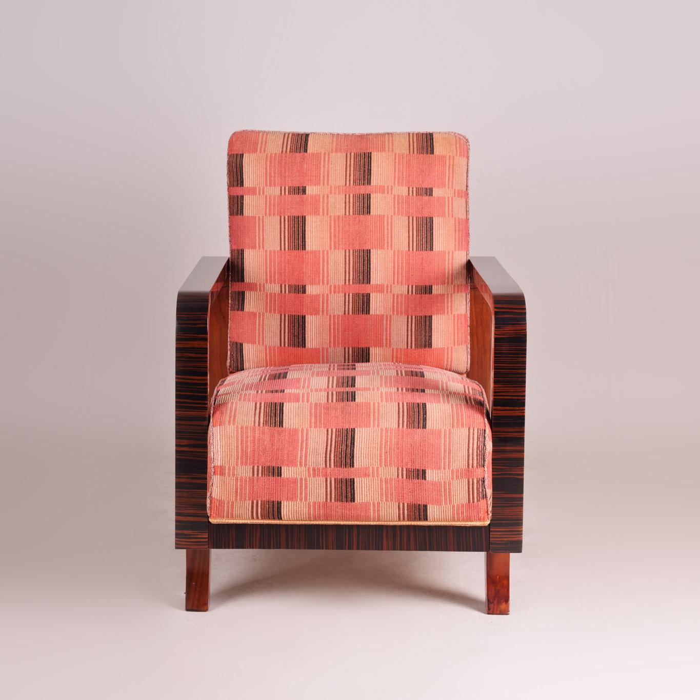 Rosa Art-Déco-Sessel, hergestellt in den 1930er Jahren in Tschechien und restauriert, Originalstoff (Art déco) im Angebot