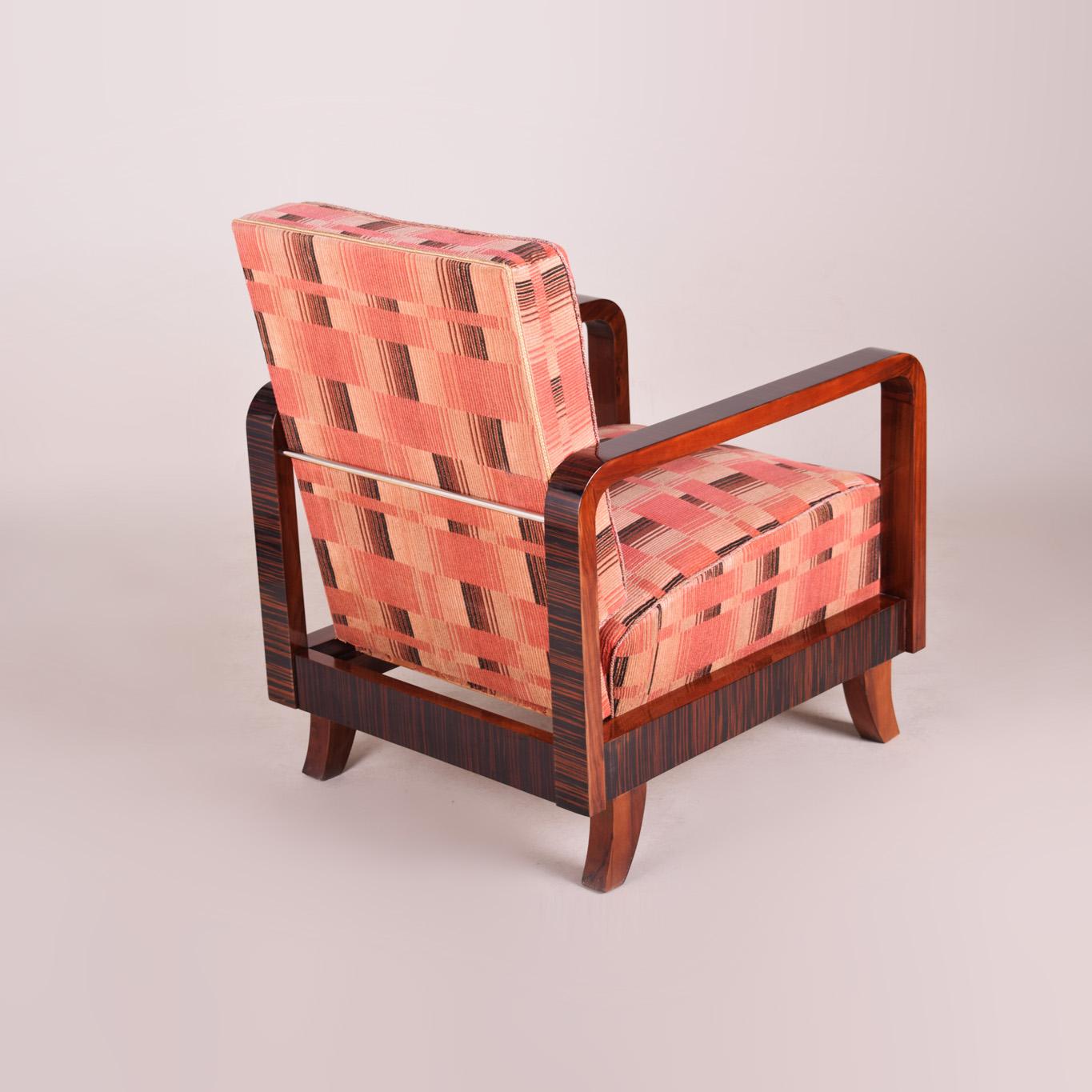 Rosa Art-Déco-Sessel, hergestellt in den 1930er Jahren in Tschechien und restauriert, Originalstoff (Mitte des 20. Jahrhunderts) im Angebot