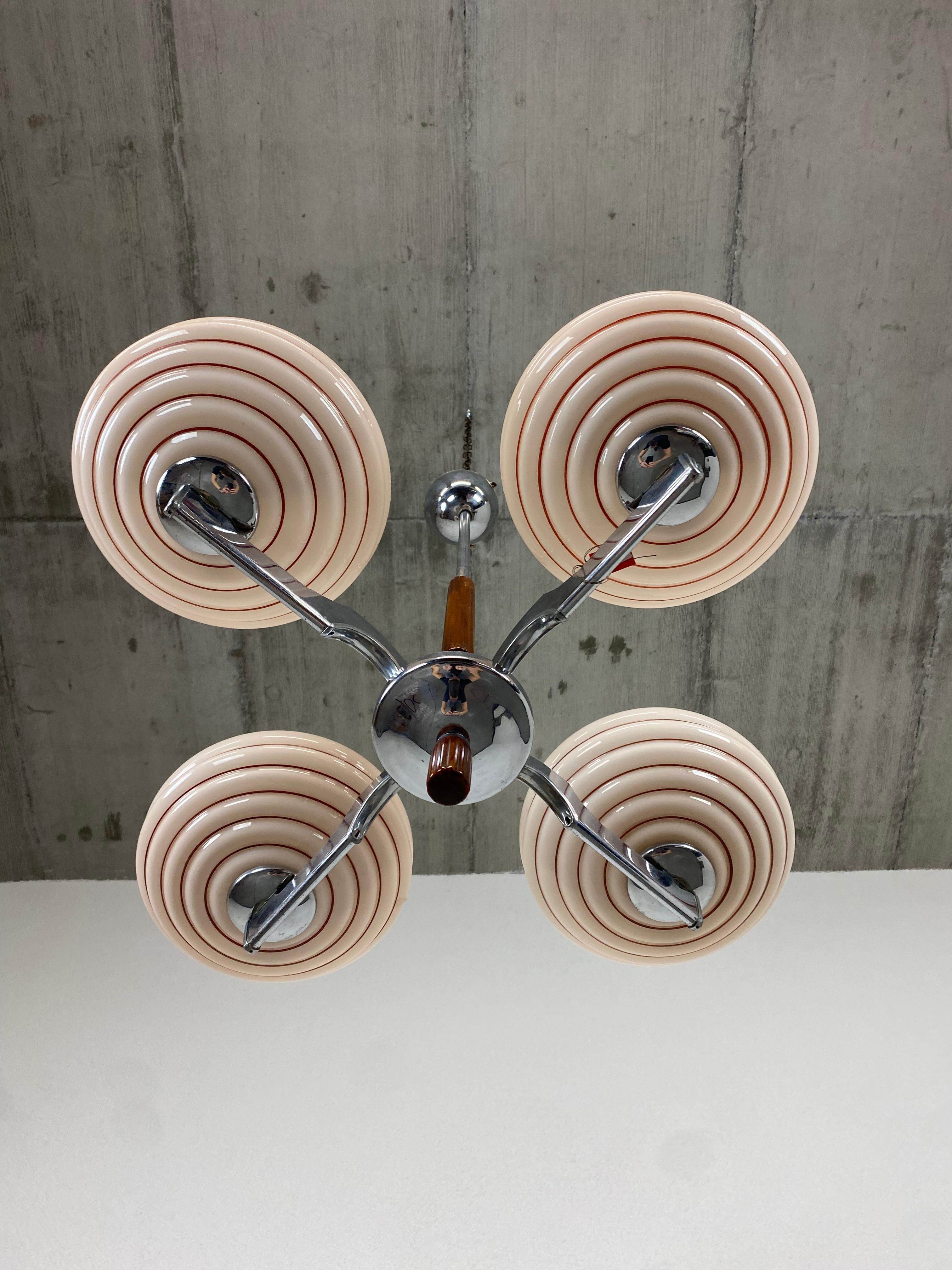 Slovacco Lampadario Art Deco rosa in vendita