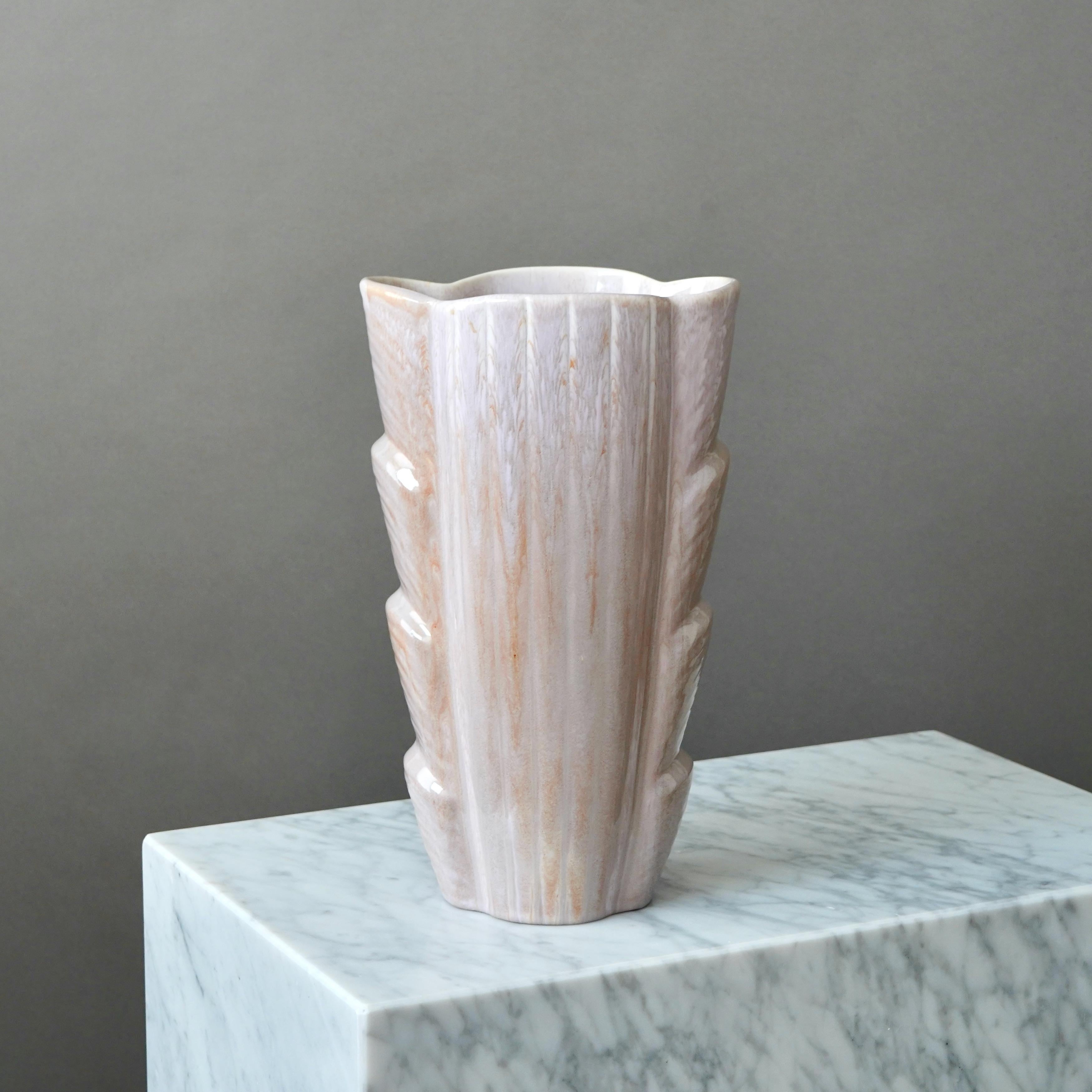 Art déco Vase en grès rose Art Déco de Gunnar Nylund. Rorstrand, Suède, années 1930. en vente
