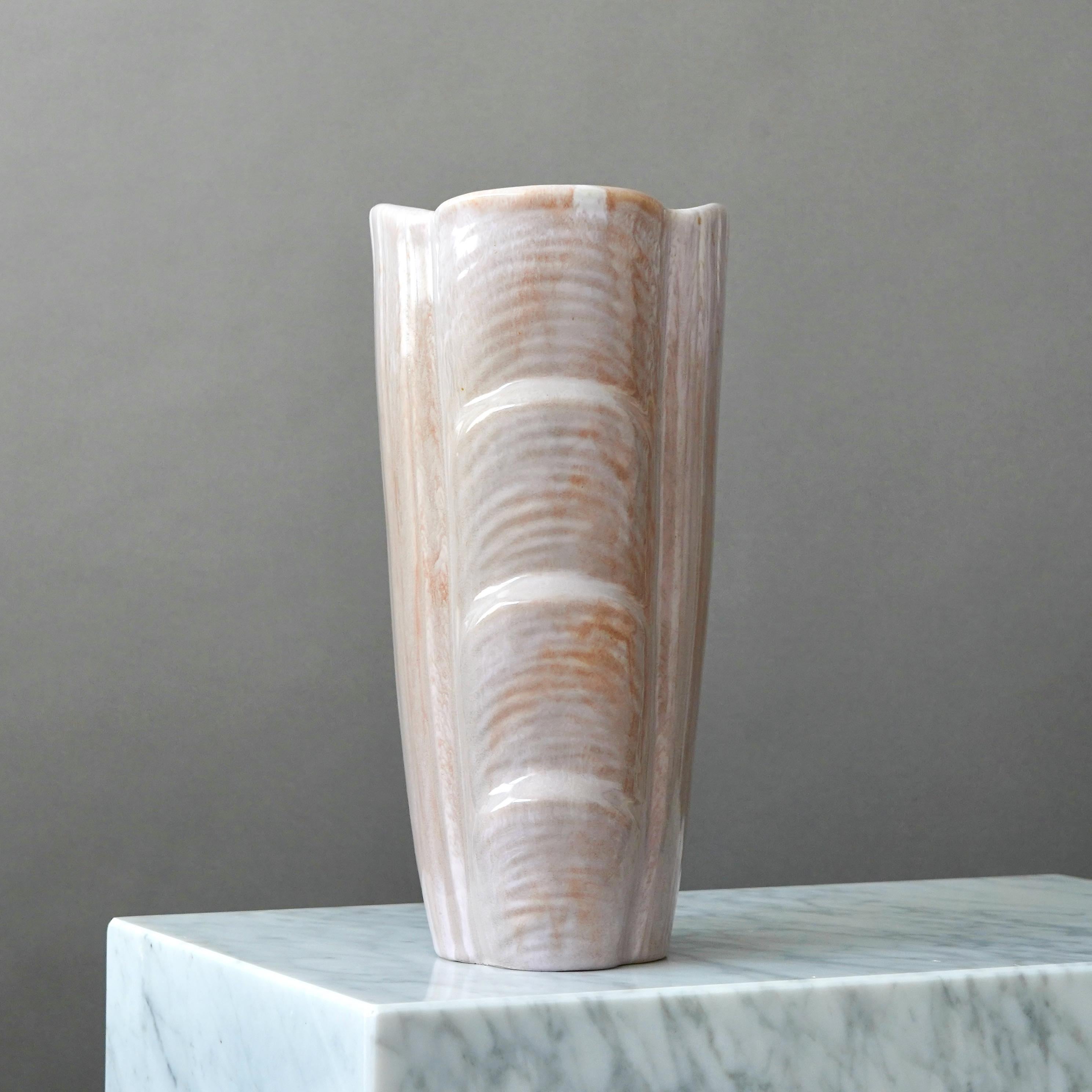Suédois Vase en grès rose Art Déco de Gunnar Nylund. Rorstrand, Suède, années 1930. en vente