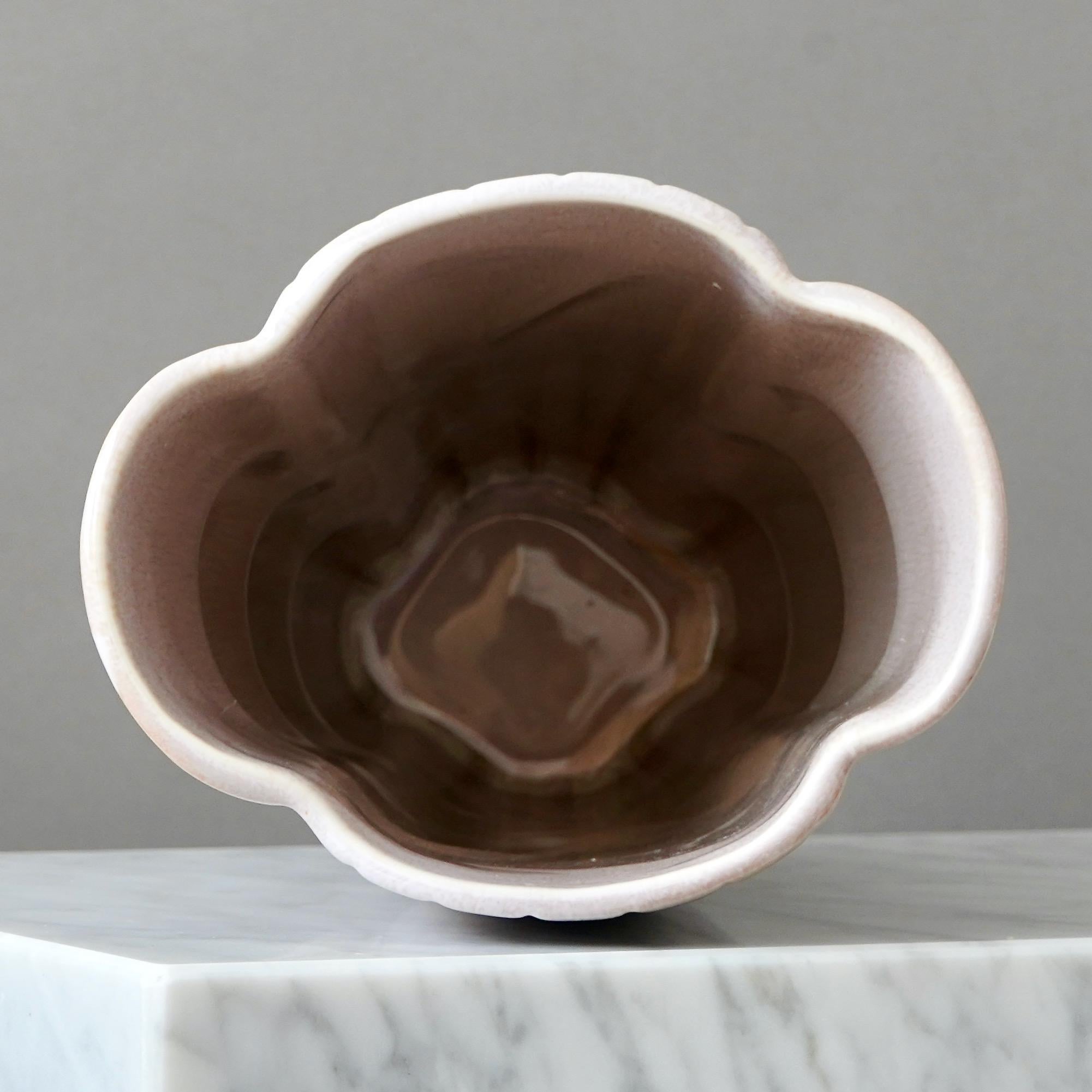 Vase en grès rose Art Déco de Gunnar Nylund. Rorstrand, Suède, années 1930. Bon état - En vente à Malmö, SE