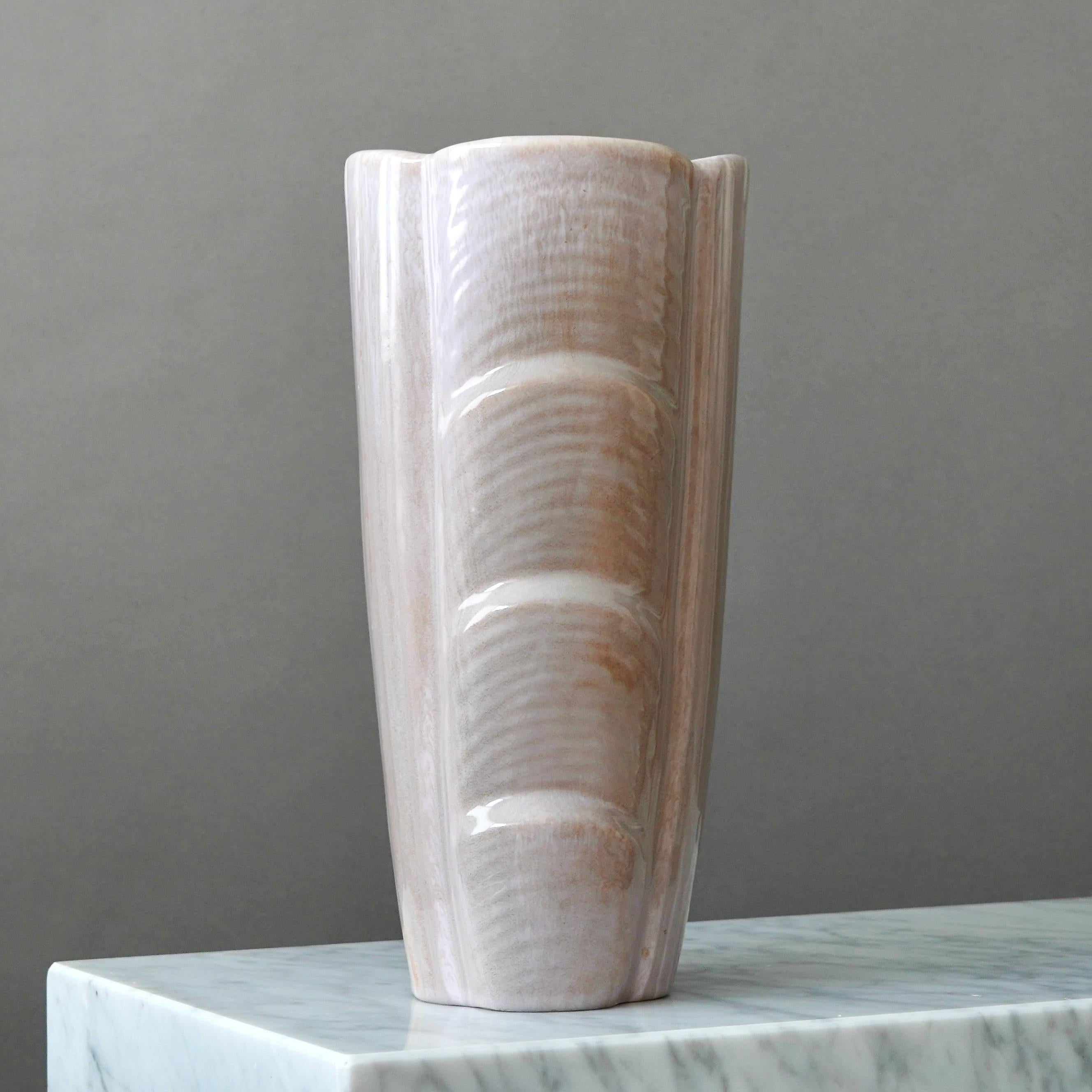 Céramique Vase en grès rose Art Déco de Gunnar Nylund. Rorstrand, Suède, années 1930. en vente