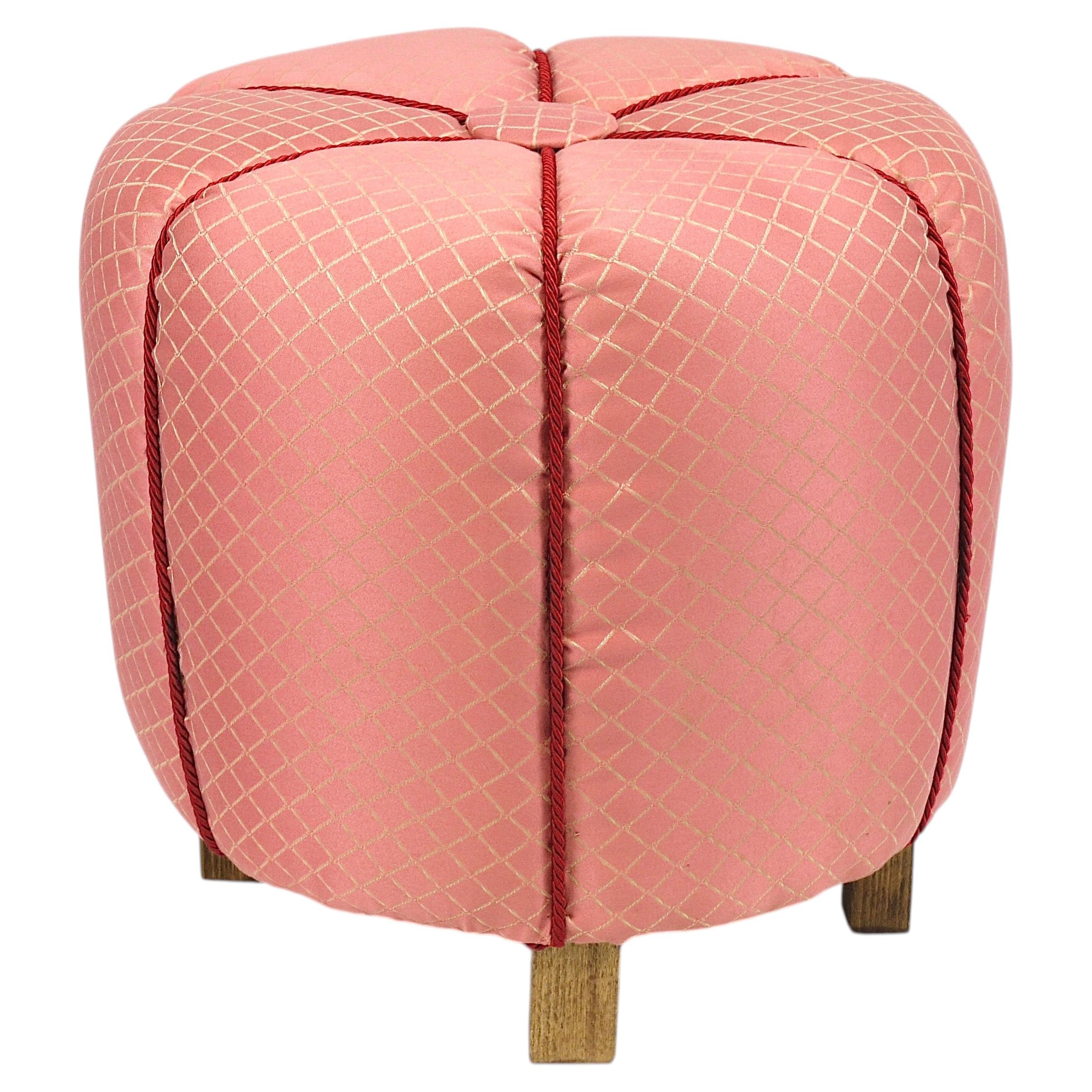 What is the difference between an ottoman and a pouf?
