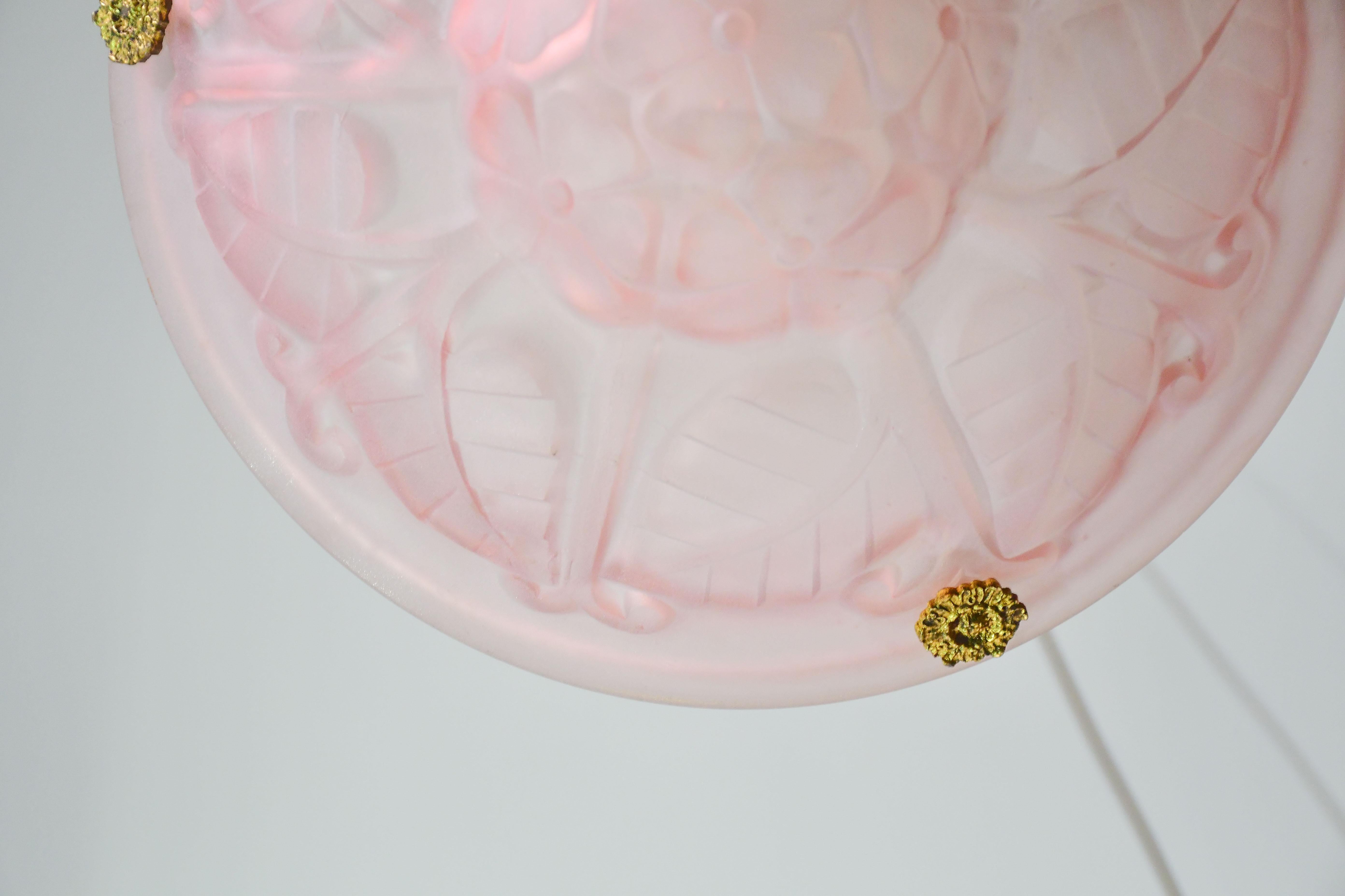 Ciondolo rosa di qualità Top-Light Deco con decorazioni floreali, firmato Degué in vendita 4