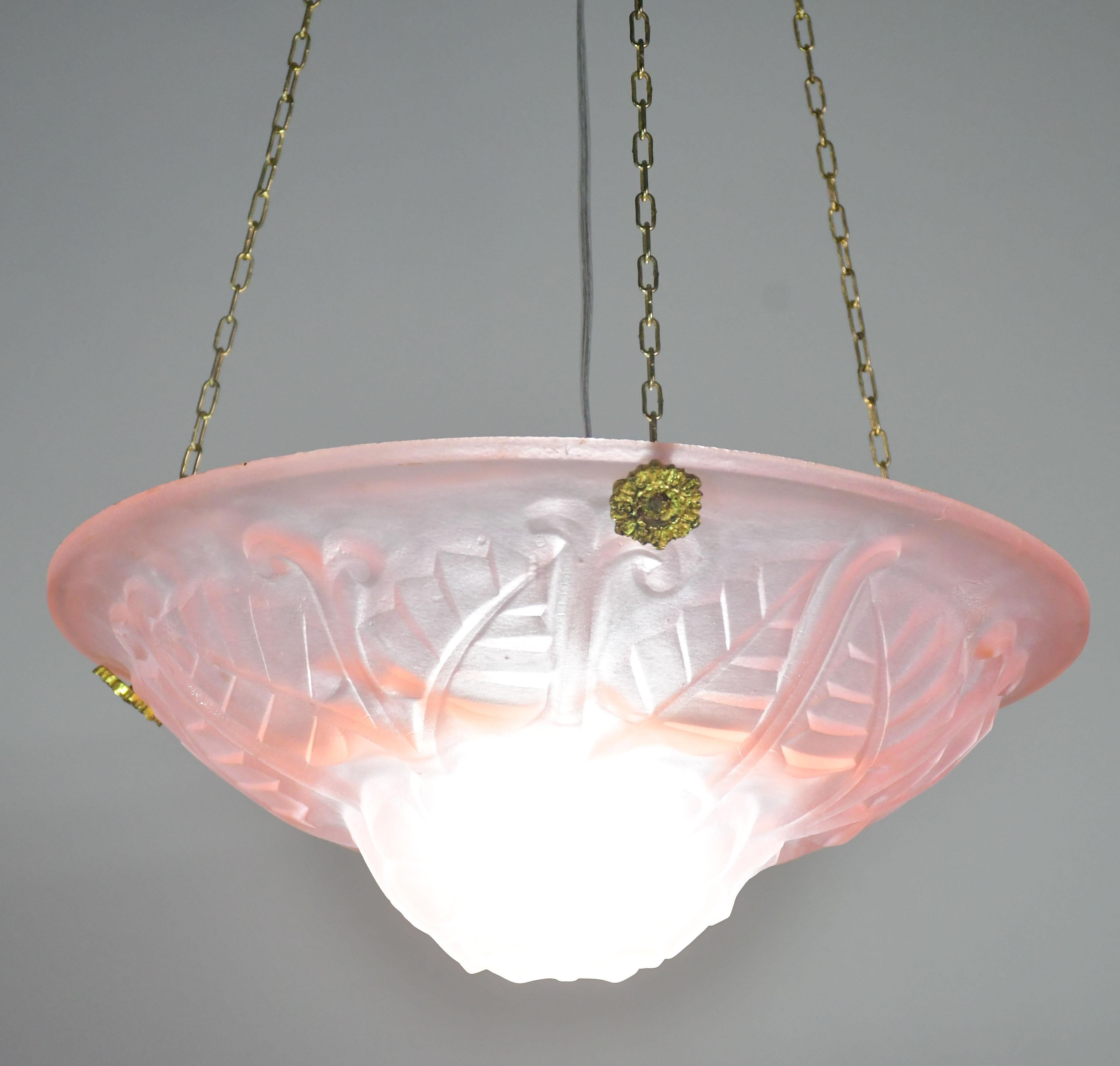 Europeo Ciondolo rosa di qualità Top-Light Deco con decorazioni floreali, firmato Degué in vendita
