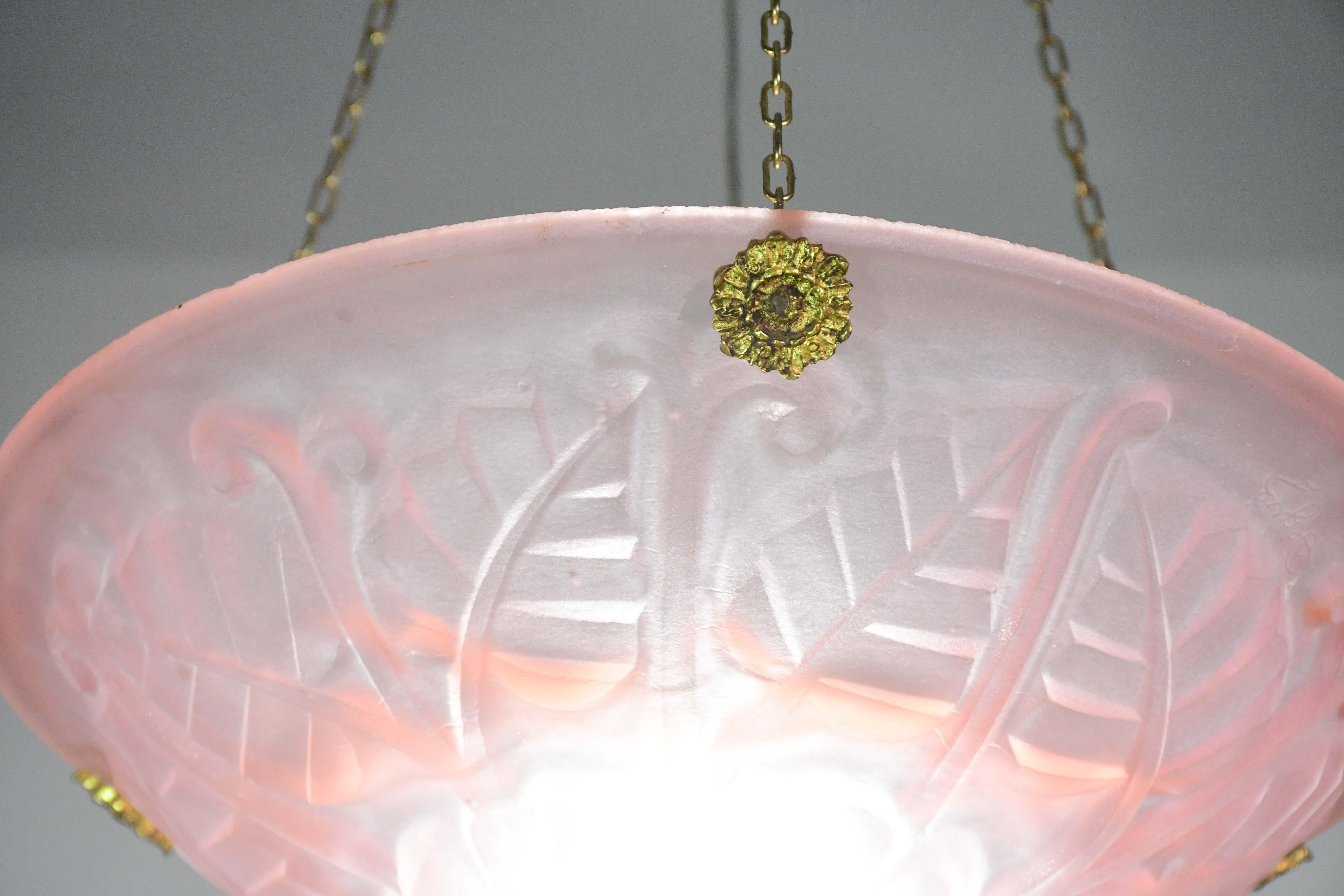 Ciondolo rosa di qualità Top-Light Deco con decorazioni floreali, firmato Degué in vendita 2