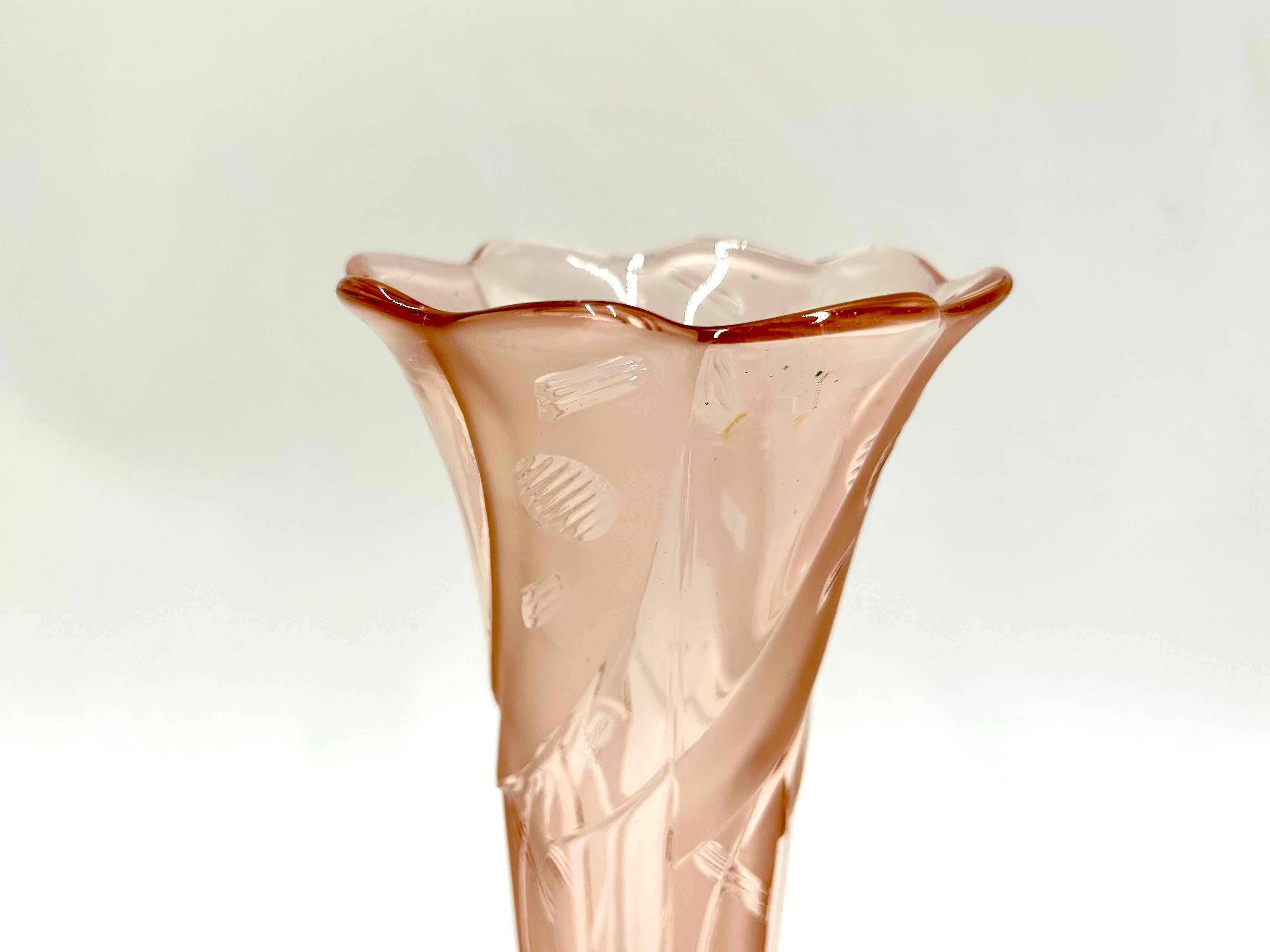 Mid-20th Century Pink Art Deco Vase, Designed by M. Titkow, Niemen Glassworks, Poland, 1930s For Sale