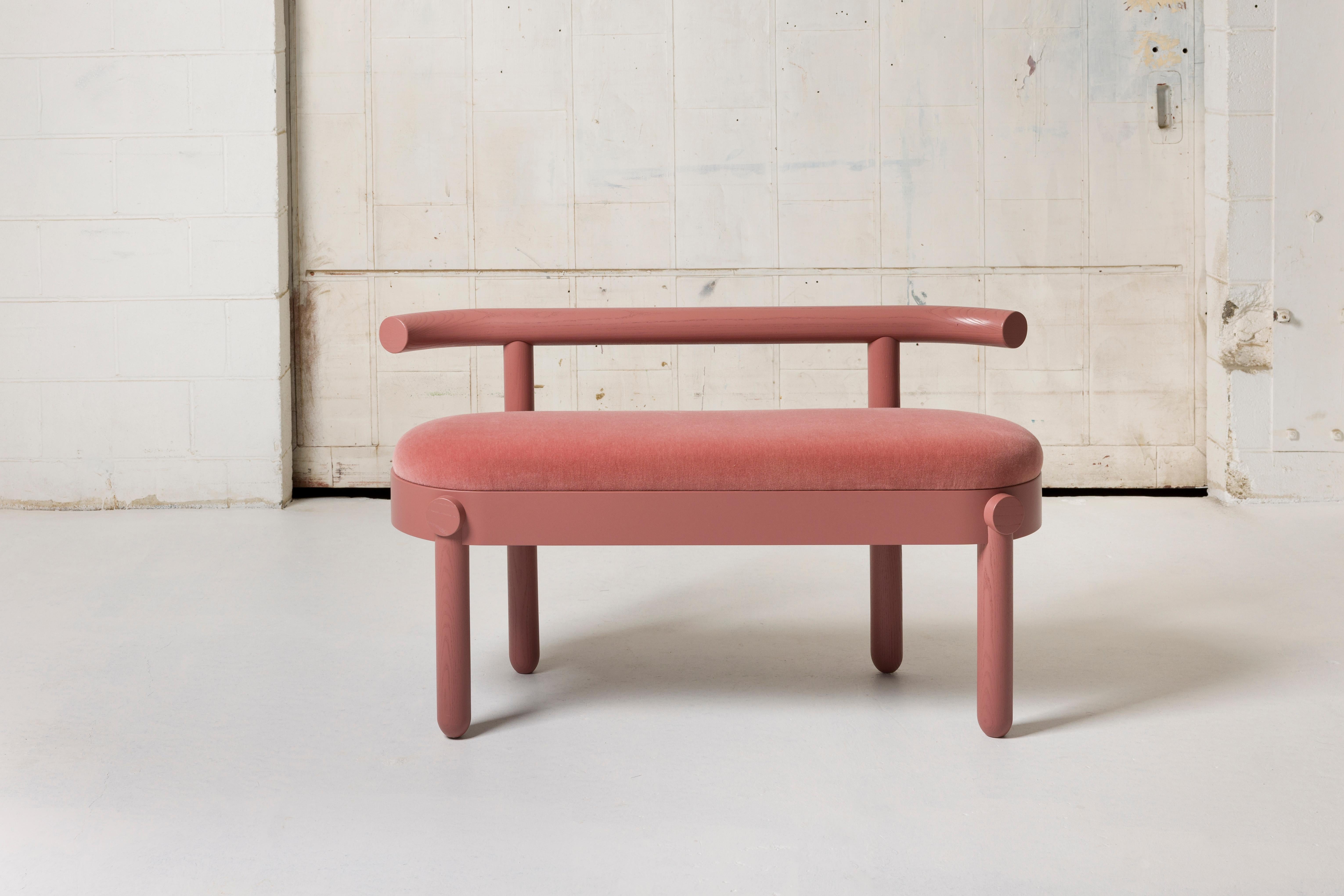 Américain Banc à dossier en bois dur en frêne rose par BNF Studio en vente