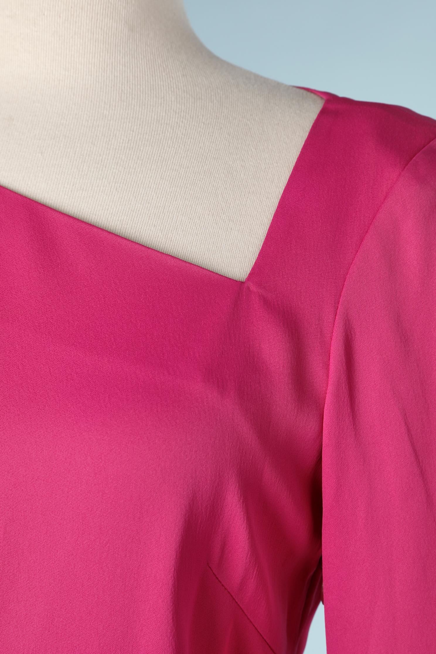 Pink asymmetrical collar dress with long sleeves zip at the end. Material : 85% acetate 15% rayon
Lining 100% rayon