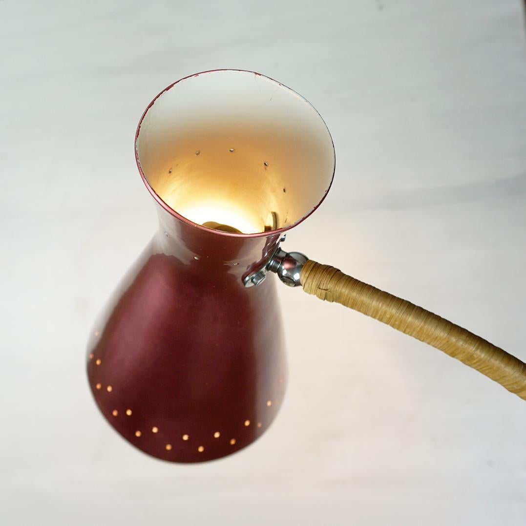Lampada da parete regolabile rosa austriaca del metà secolo attr. a Rupert Nikoll in vendita 3