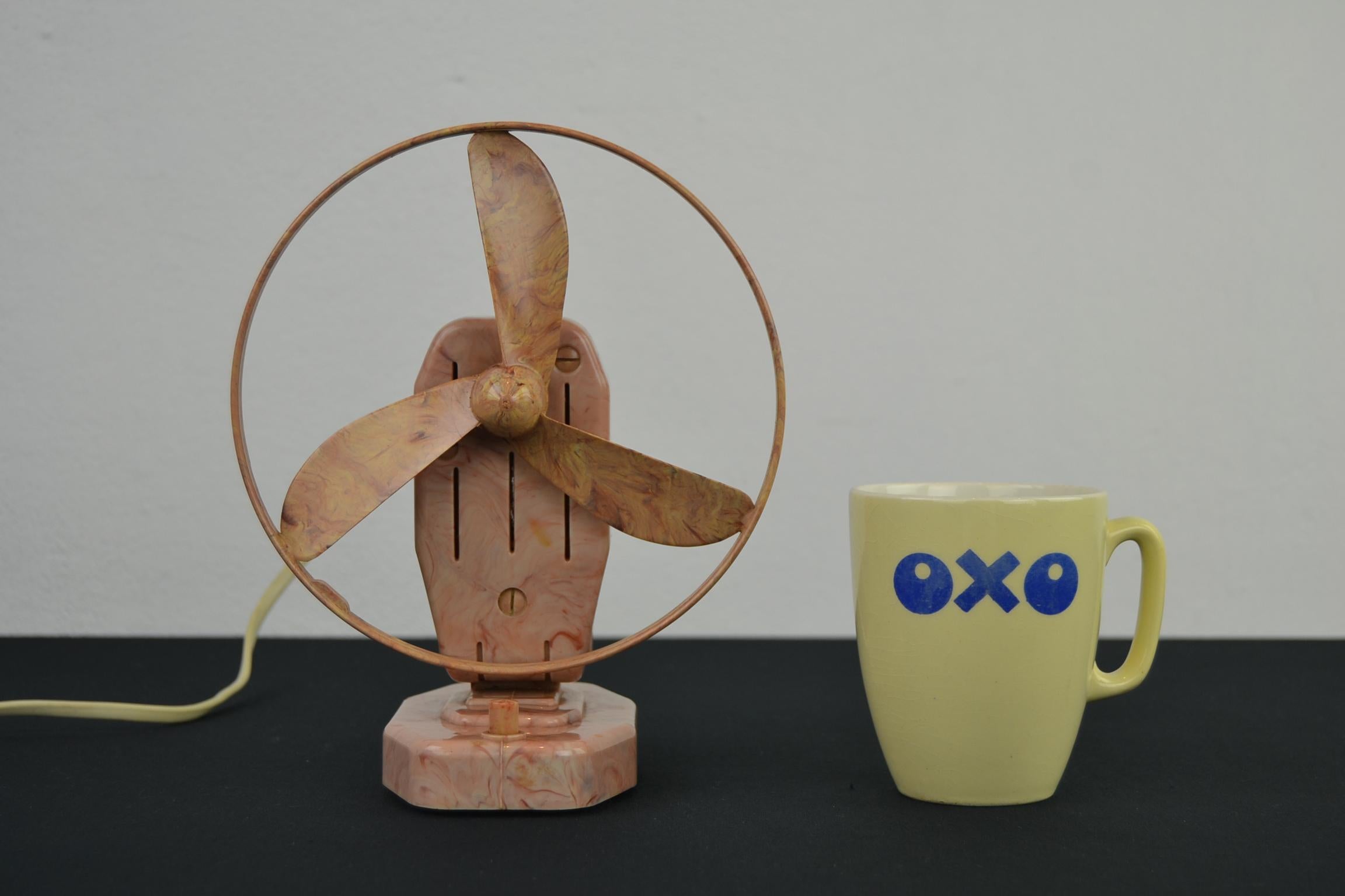 Pink Bakelite Electric Table Fan by Tana VEB Germany, 1950s For Sale 11