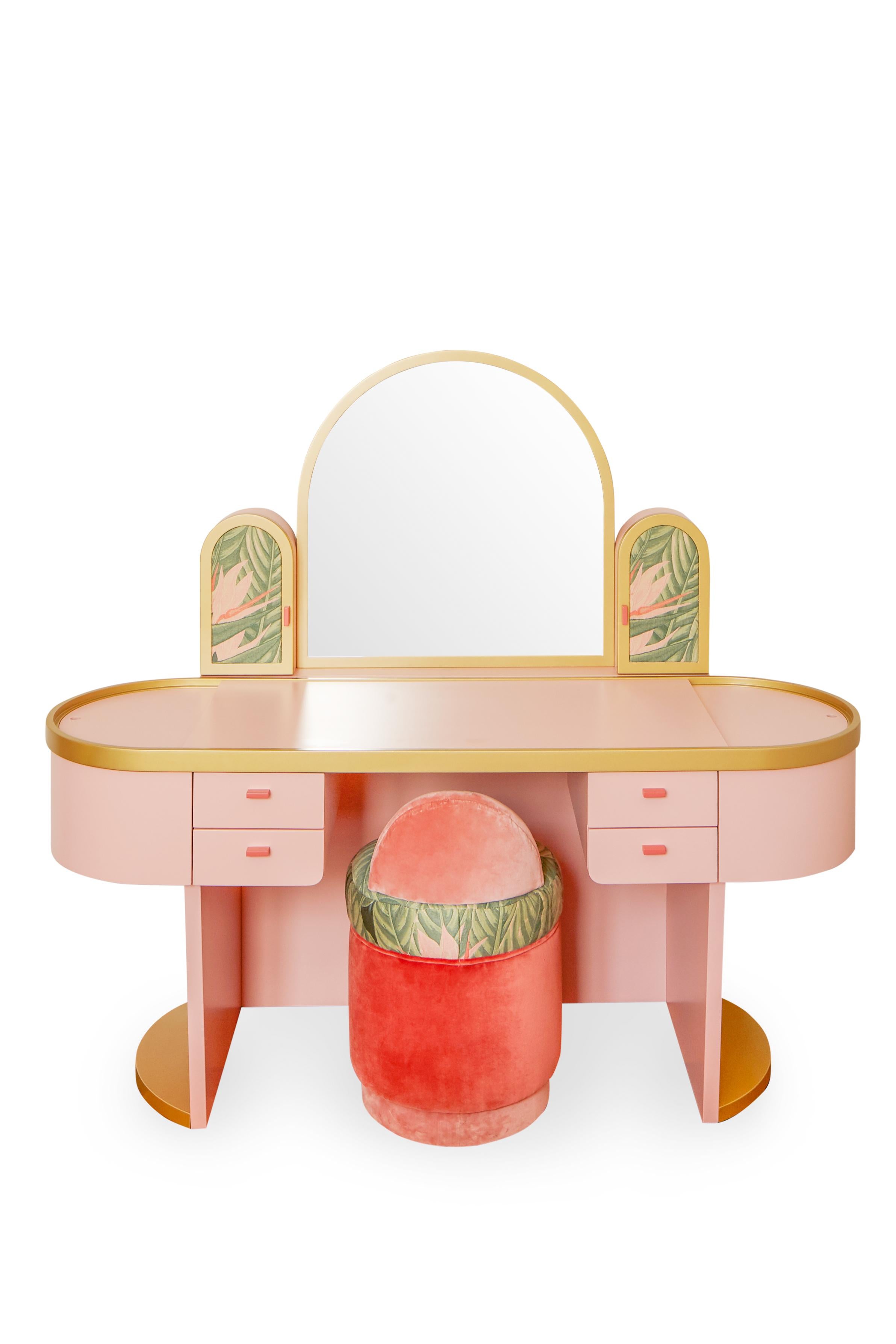Pink Bedroom Vanity with Velvet Pouff design by Ilaria Ferraro In Good Condition For Sale In Milano, IT