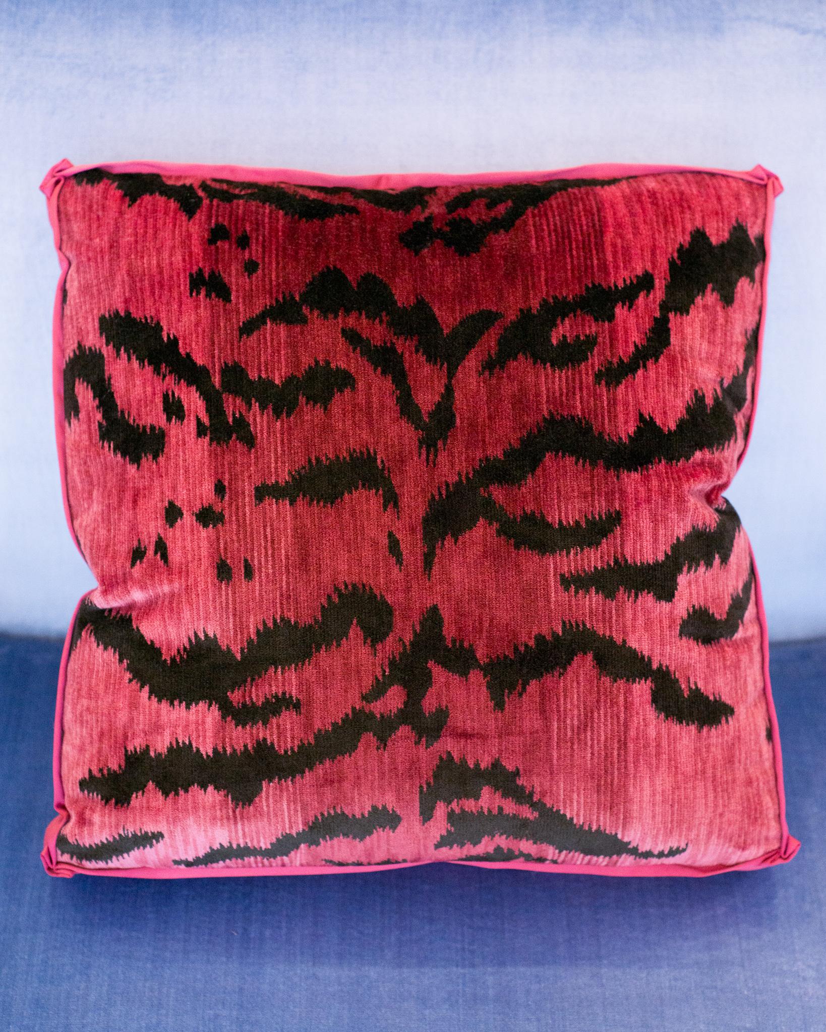 A luxurious Studio Maison Nurita pillow in our signature box design with Bevilacqua pink tiger print velvet with a satin border and pleated corners. Established by Luigi Bevilacqua, and operating out of Venice since 1875, Bevilacqua Tessuti produces