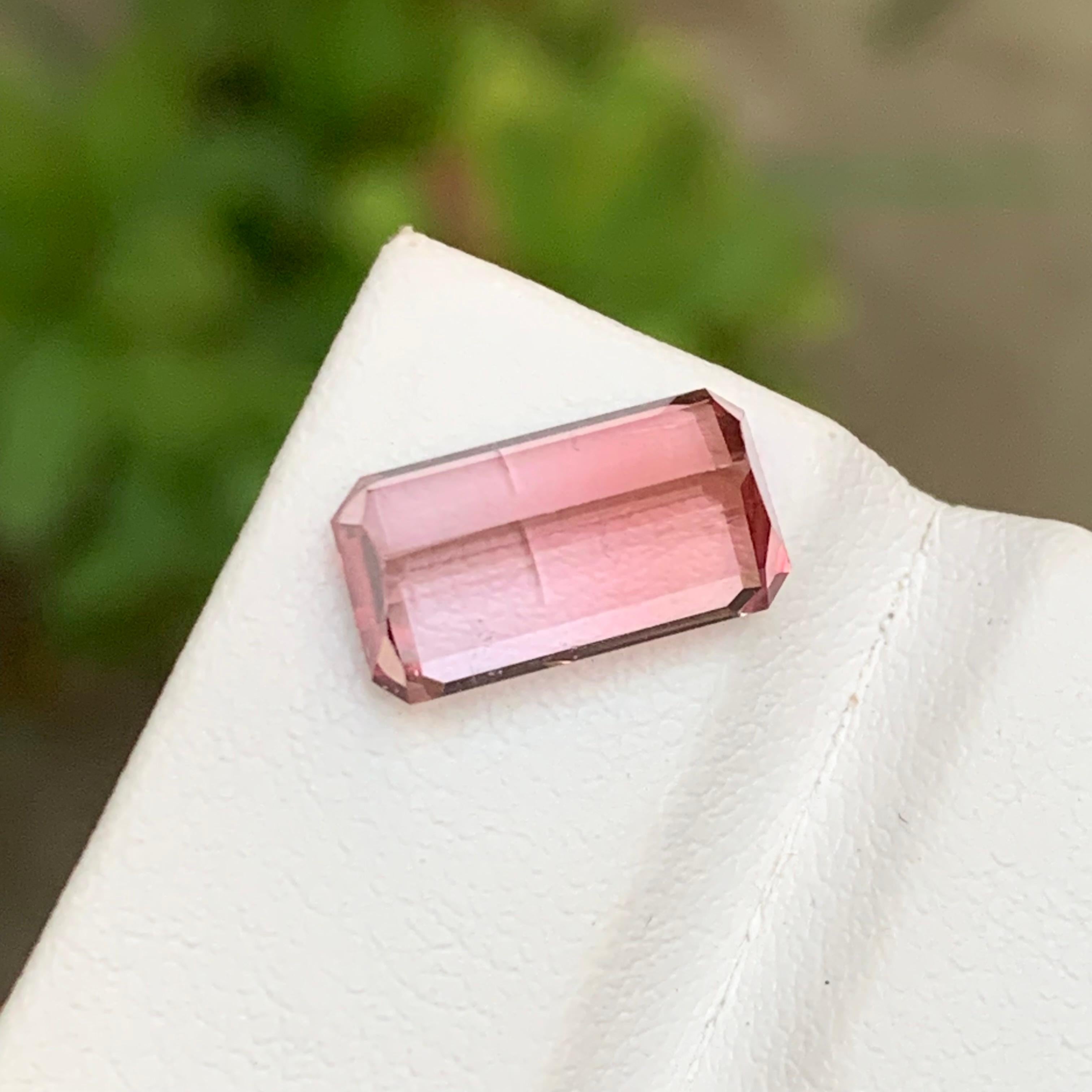 Pink Bicolor Natural Tourmaline Gemstone 4.30 Carat Emerald Cut  Ring, Jewelry In New Condition For Sale In Peshawar, PK
