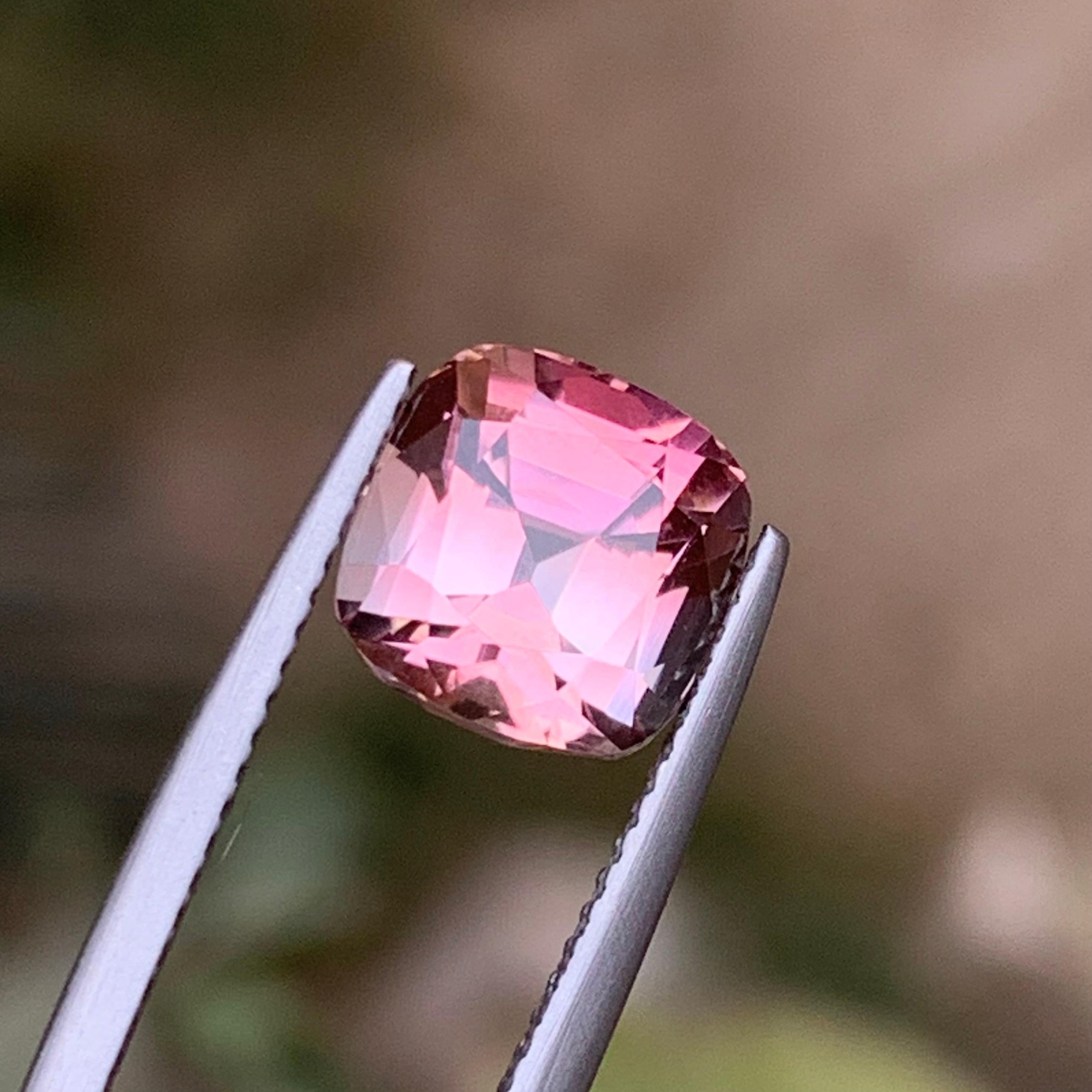 Pink Bicolor Natural Tourmaline Ring Loose Gemstone 4.15 Ct Cushion Cut-Jewelry In New Condition For Sale In Peshawar, PK