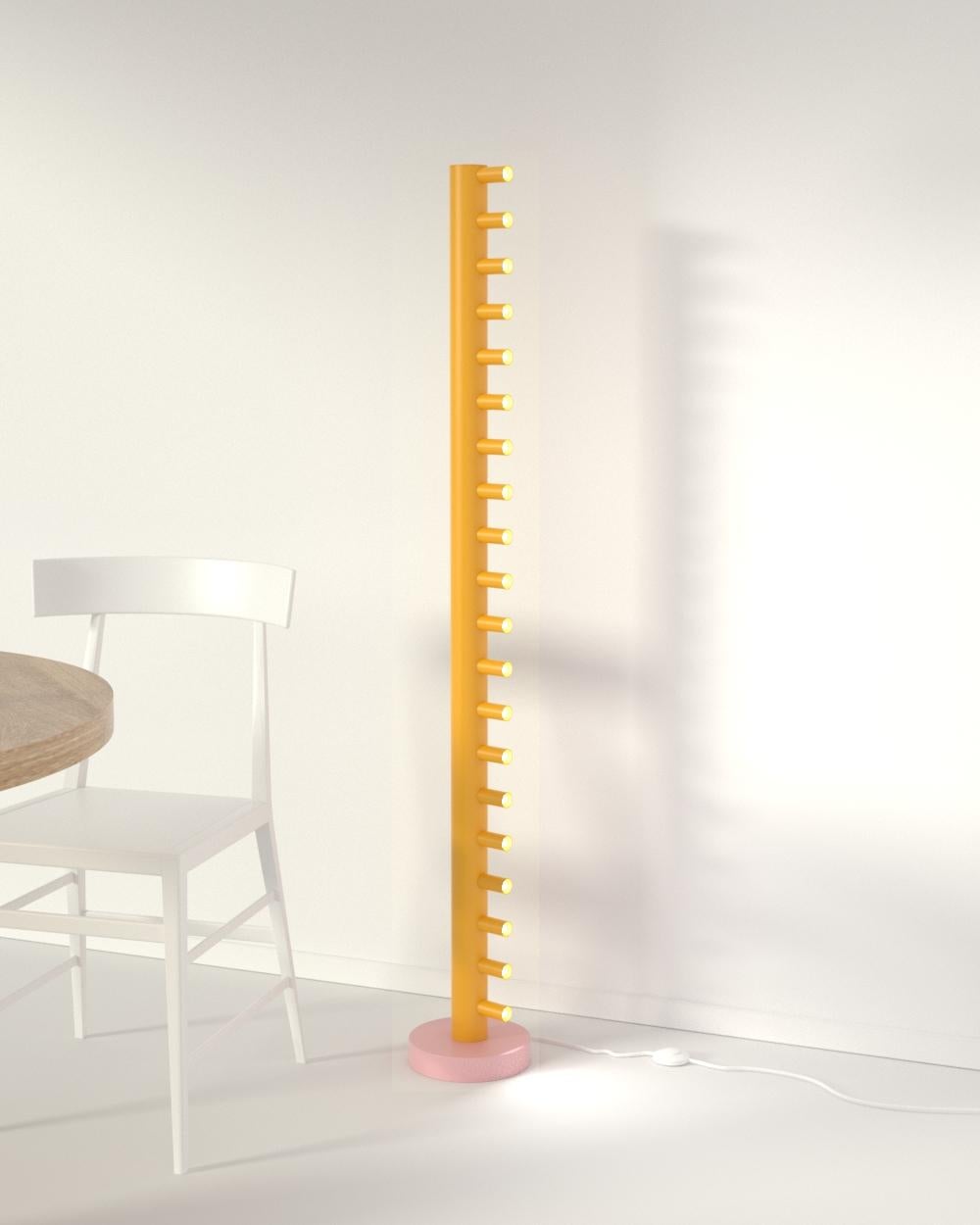 Lámpara de pie Array rosa, blanca y negra de Atelier Areti Posmoderno en venta
