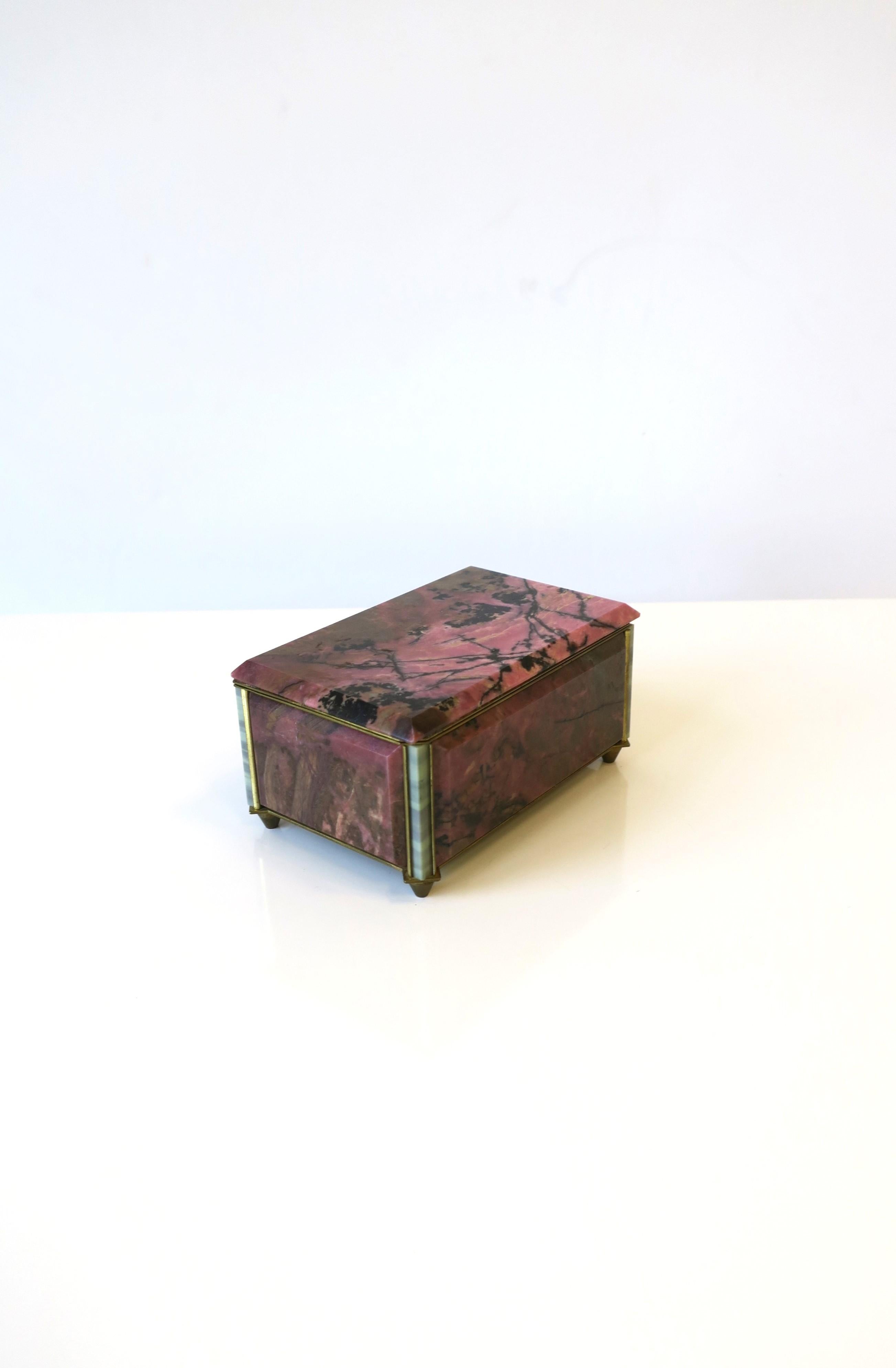 Boîte à bijoux rose rhodonite noire et quartz et bronze en vente 5