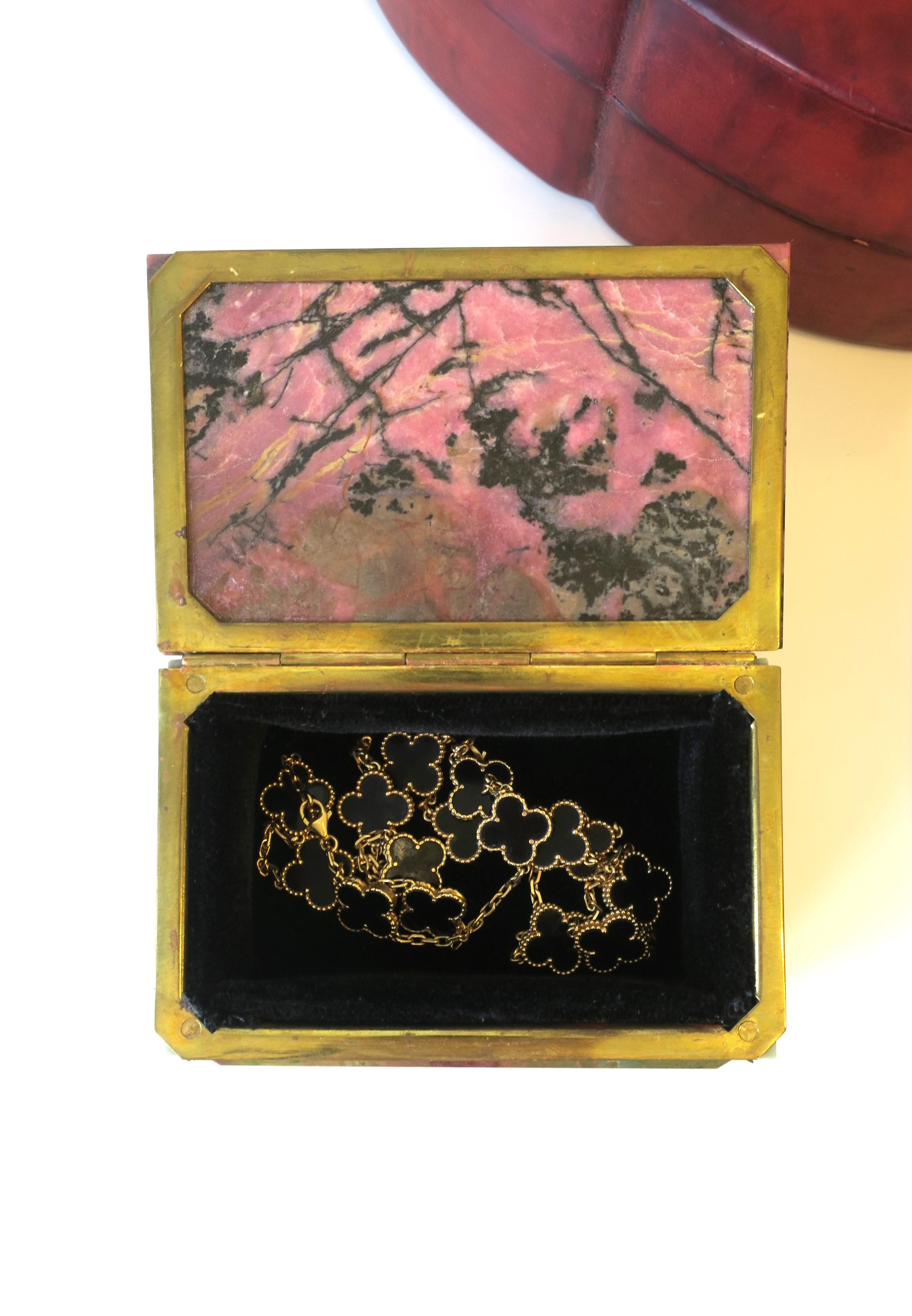Boîte à bijoux rose rhodonite noire et quartz et bronze en vente 2