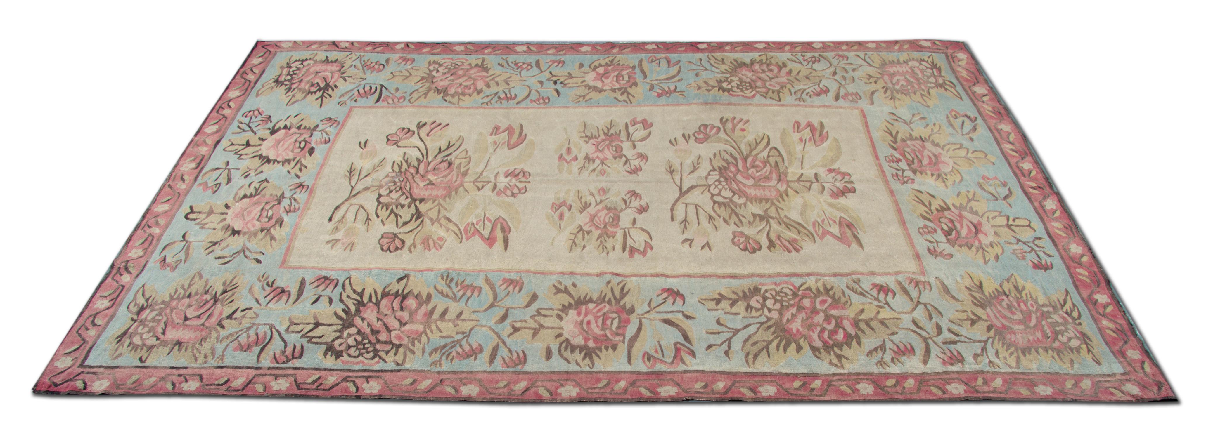 Fine XIX secolo Rug & Kilim rosa e blu Bessarabian 1870s Floral Wool Flatweave Carpet 176x271cm in vendita