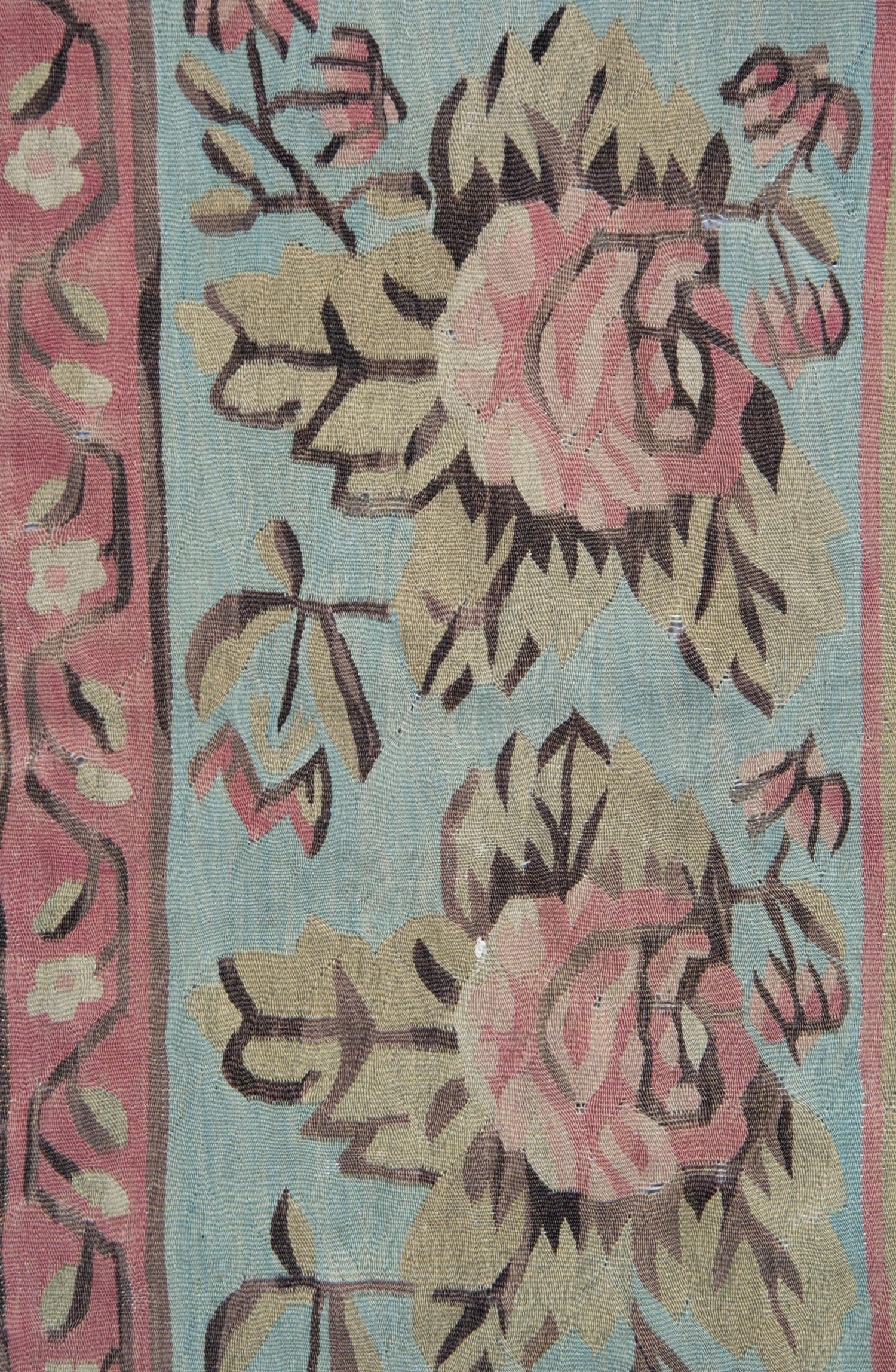 Rug & Kilim rosa e blu Bessarabian 1870s Floral Wool Flatweave Carpet 176x271cm in vendita 1